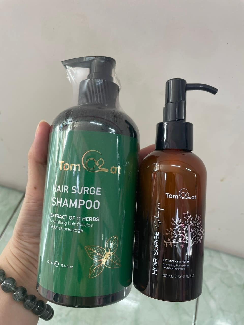 [🆕🇻🇳]  Thời trang trẻ em cao cấp- shop Yu Yu 🧑‍🧒❤️️👶⭐️ Chai gội làm nên thương hiệu nhà em đây ạ
Bản cũ 150ml mê đắm chị em. Đặc biệt chị em bị tóc bết, tóc rụng, tóc gàu nấm ngứa
Bản mới ra 400ml đủ tiêu chu , shares-2✔️ , likes-9❤️️ , date-2024-08-19 11:52:26🇻🇳🇻🇳🇻🇳📰🆕