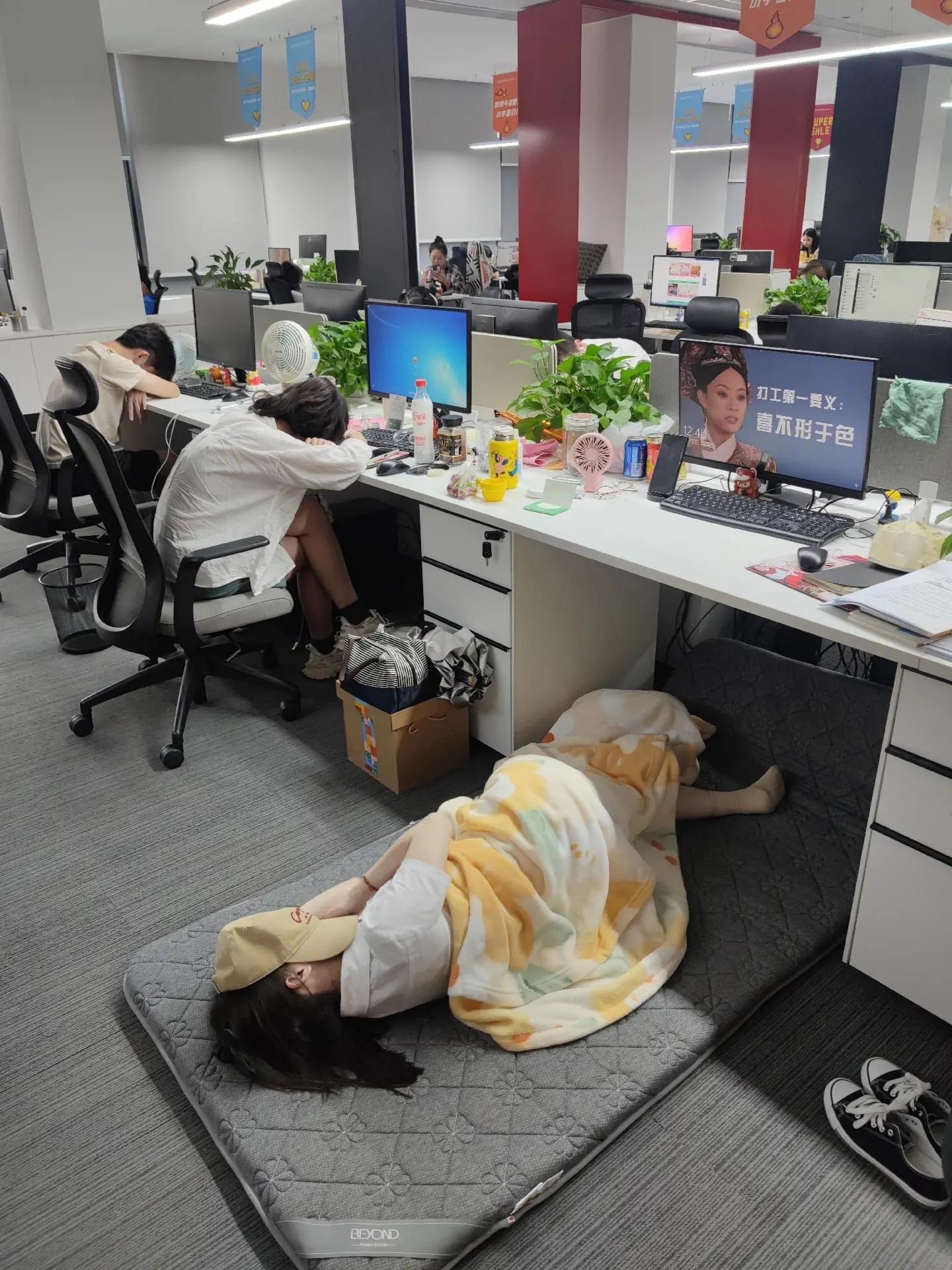 [🆕🇻🇳]  DOBO KIDS Shop – Thời Trang Mẹ & Bé 🧑‍🧒❤️️👶⭐️ Khi sếp lỡ mồm nói, cty cũng như ở nhà mà, thoải con gà mái đi em
Khả năng cũng phải làm cái để chill buổi trưa thôi sếp ạ :))
Nệm như hình:
, shares-0✔️ , likes-0❤️️ , date-2024-08-20 18:09:25🇻🇳🇻🇳🇻🇳📰🆕