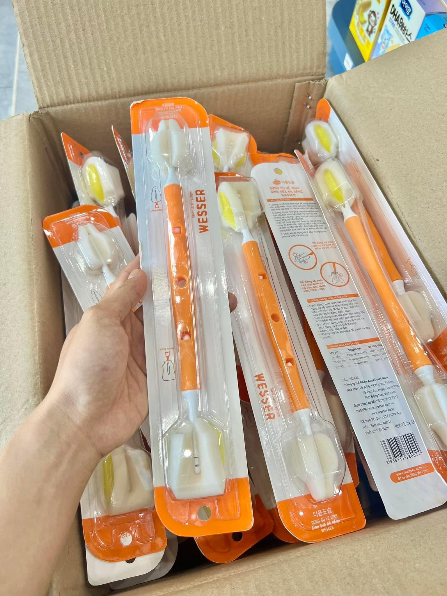 [🆕🇻🇳]  Sam Kids tự hào đem đến các sản phẩm tốt nhất cho Mẹ và Bé 🧑‍🧒❤️️👶⭐️ ￼ Cọ Rửa Bình Sữa Wesser 2 đầu
– Cọ rữa bình sữa Wesser sử dụng loại mút cao cấp, siêu bền được nhập khẩu trực tiếp từ Hàn Quốc.
– Mút giúp nhẹ nhàng rửa , shares-0✔️ , likes-0❤️️ , date-2024-08-19 02:58:36🇻🇳🇻🇳🇻🇳📰🆕