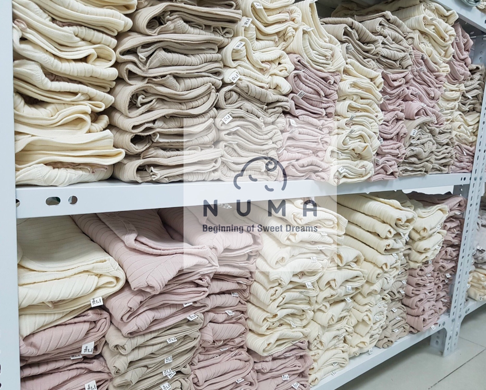 [🆕🇻🇳] NUMA Babies – Đồ trẻ em Hàn Quốc – CÁC SẢN PHẨM CAO CẤP CHO BÉ TỪ HÀN QUỐC 🧑‍🧒❤️️👶⭐️ #HÀNG #CÓ #SẴN
𝗕𝗦𝗧 𝗥𝗜𝗟𝗘𝗬
Mẹ mix thêm cho bé turban nơ cùng bộ sưu tập nữa là thành 1 set cực xinh
Trắng, Hồng, Be
*Suit kèm quần baby: 6m,1 , shares-1✔️ , likes-4❤️️ , date-2024-08-20 01:01:46🇻🇳🇻🇳🇻🇳📰🆕