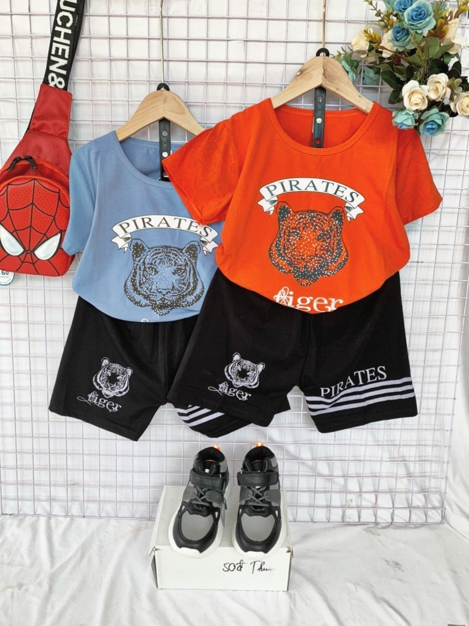 [🆕🇻🇳] Bibo shop-thời trang cho bé 🧑‍🧒❤️️👶⭐️ Set bộ hổ kute
Size 15-25kg
Vải cotton mềm mại
Hình đính đá chắc chắn
Ai lấy ib em nhé. Còn 9b sale 85K
, shares-0✔️ , likes-0❤️️ , date-2024-08-20 13:46:27🇻🇳🇻🇳🇻🇳📰🆕