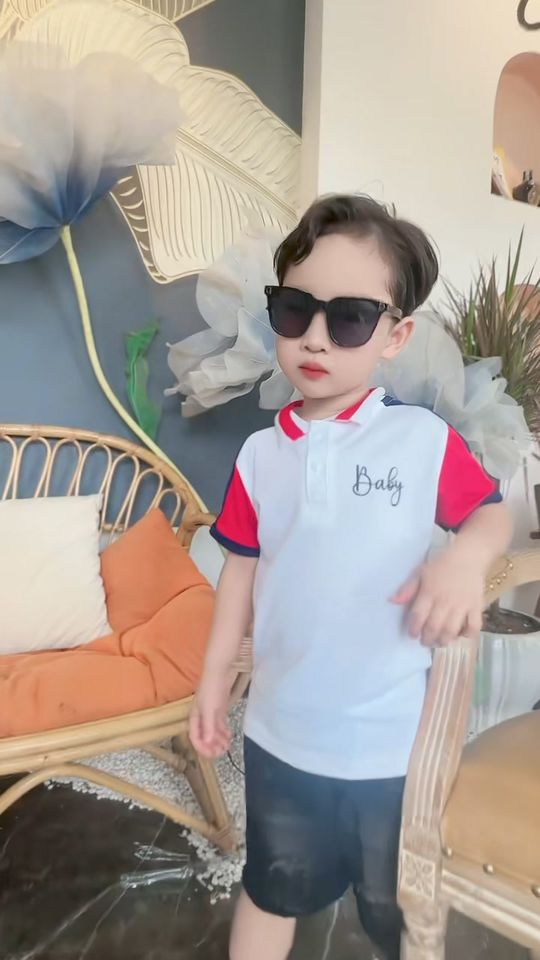 [🆕🇻🇳]  UalaRogo – Made in Vietnam – Thương hiệu thời trang phụ kiện cao cấp cho bé từ 0-4 tuổi 🧑‍🧒❤️️👶⭐️ 𝐇Â𝐍 𝐇𝐎𝐀𝐍 𝐌Ừ𝐍𝐆 𝐐𝐔Ố𝐂 𝐊𝐇Á𝐍𝐇 

“Búp Măng Non” nhà Uala xin kính chúc các gia đình nhỏ một mùa Tết độc lập ý nghĩa bên những người yêu thương, cùng UalaRogo tạo , shares-0✔️ , likes-13❤️️ , date-2024-09-01 15:00:12🇻🇳🇻🇳🇻🇳📰🆕