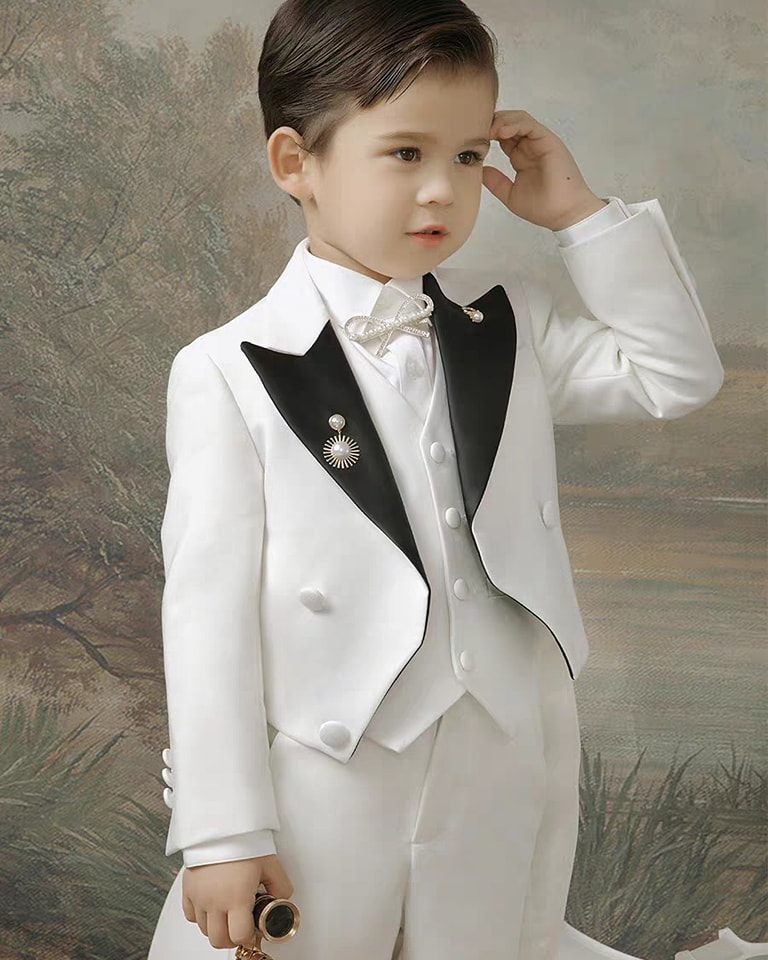 Costume High Design for Kids. Parents inbox to us for more information or any advice for your child. High Design for kid 0-15 years.
Set 5 pieces: Tailcoa