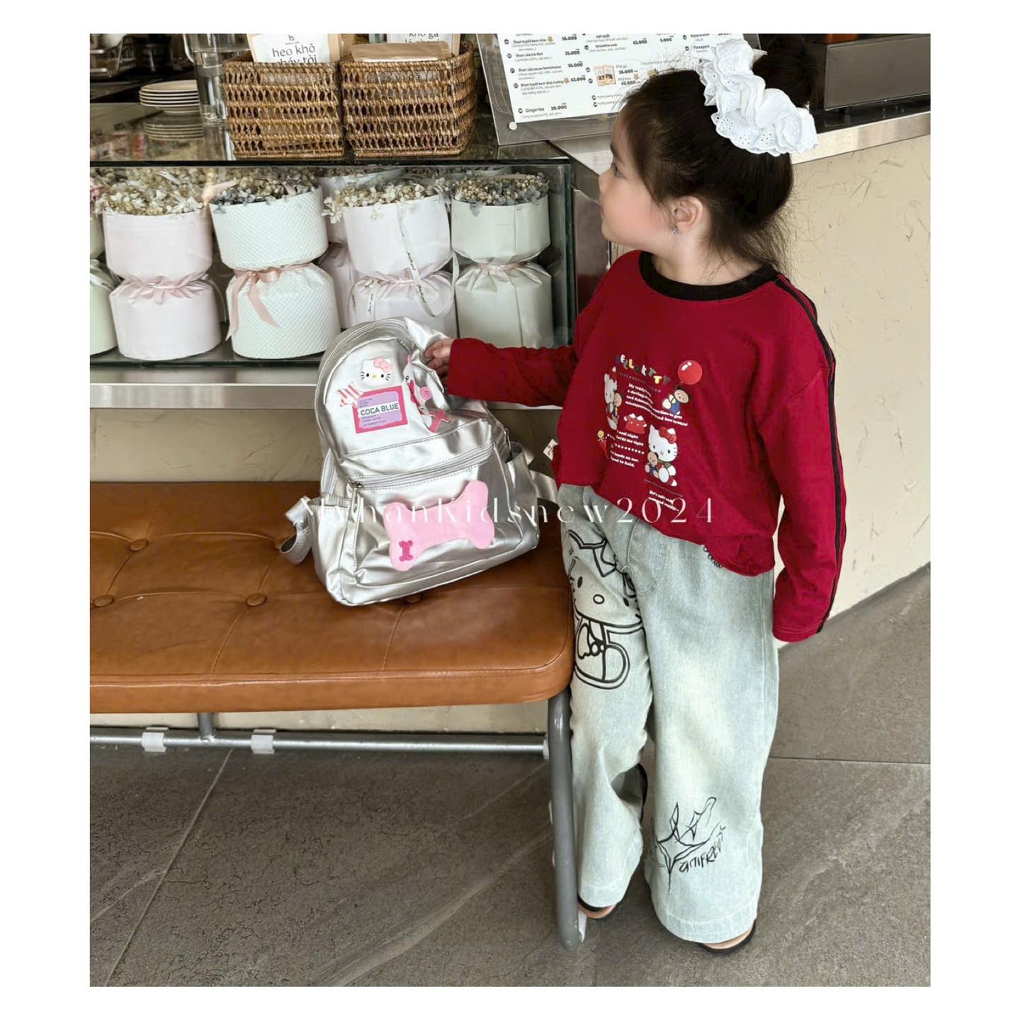 [🆕🇻🇳]  Ber Orion – Quần áo trẻ em – Sỉ 🧑‍🧒❤️️👶⭐️ Sét hello kitty này thì bé nào cũng thích rồi mami ơi 
 phối áo đỏ màu siêu hót năm nay viền đen hình in sắc nét se lạnh cái mặc ngay hợp lý ạ 
  Size 80-1 , shares-1✔️ , likes-5❤️️ , date-2024-09-04 22:50:27🇻🇳🇻🇳🇻🇳📰🆕