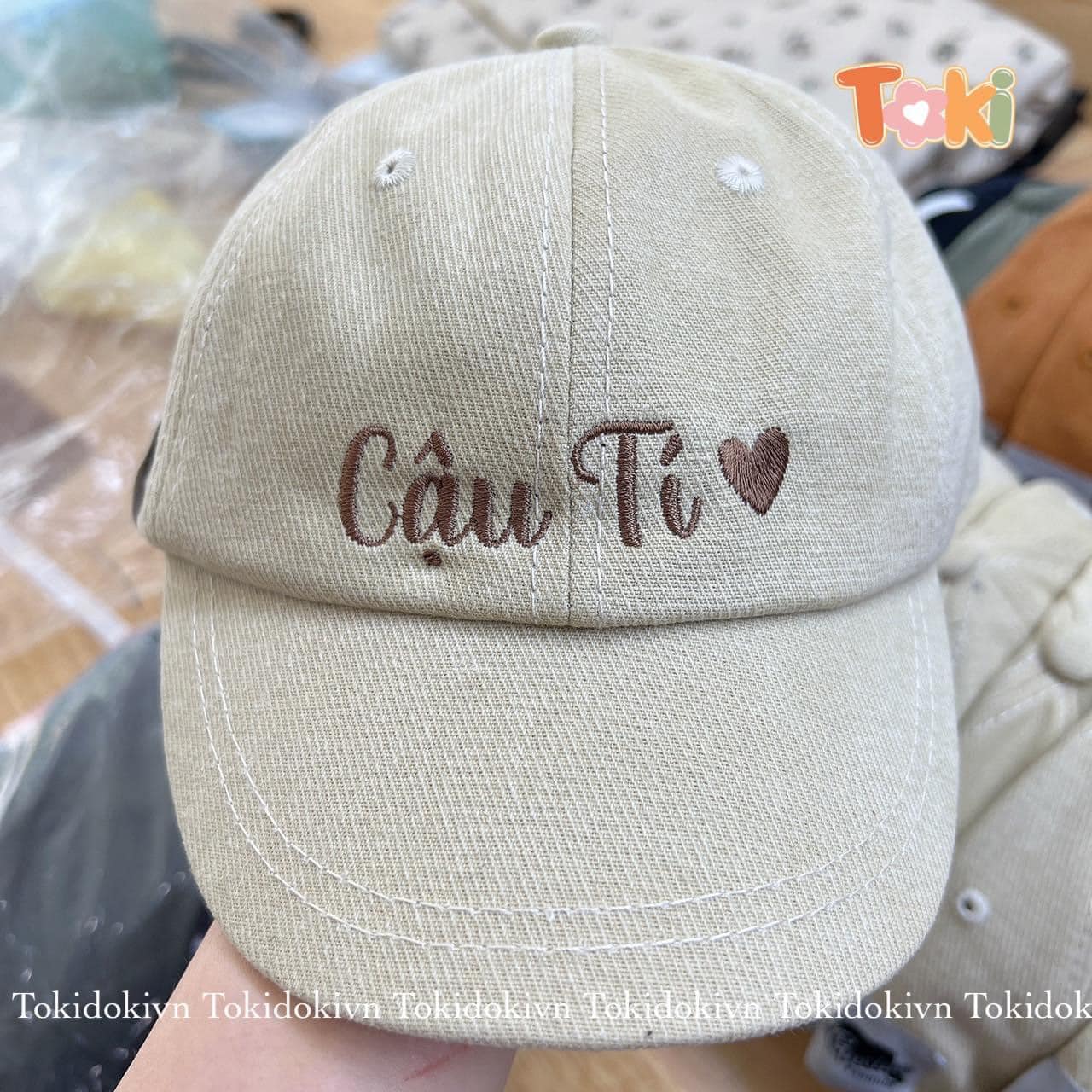 [🆕🇻🇳] Tokidoki – Thiên đường mua sắm cho mẹ và bé! 😎❤️️⭐️  Các sản phẩm thêu tên con thì gi gỉ gì gi cái gì cũm có tại nhà TokidokiMũ cho bé iu về lại đây ạ – Mũ kết cho cả bé trai và gái thêu tên cực xinh ch , shares-0✔️ , likes-3❤️️ , date-2024-09-05 21:35:20🇻🇳🇻🇳🇻🇳📰🆕