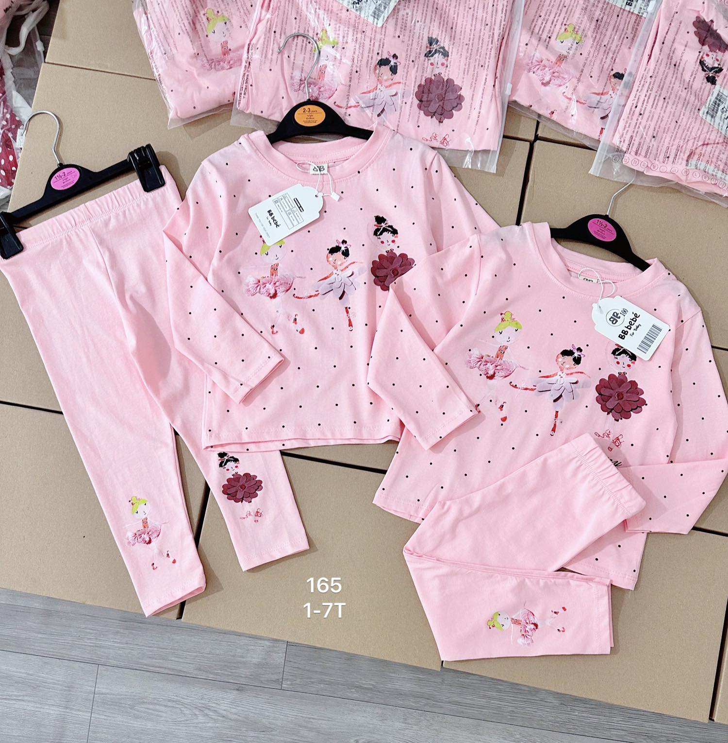 [🆕🇻🇳] Bắp Xinh Shop – Thời Trang Của Bé 🧑‍🧒❤️️👶⭐️ Hàng thu shop e về nhiều rùi các Mom nhoaaa.
Mẫu hot nào Bắp Xinh cũng có ạh!HỆ THỐNG CỬA HÀNG BẮP XINHCS1 : 24Trịnh Đình Cửu – H.Mai.
, shares-0✔️ , likes-2❤️️ , date-2024-09-05 15:09:06🇻🇳🇻🇳🇻🇳📰🆕