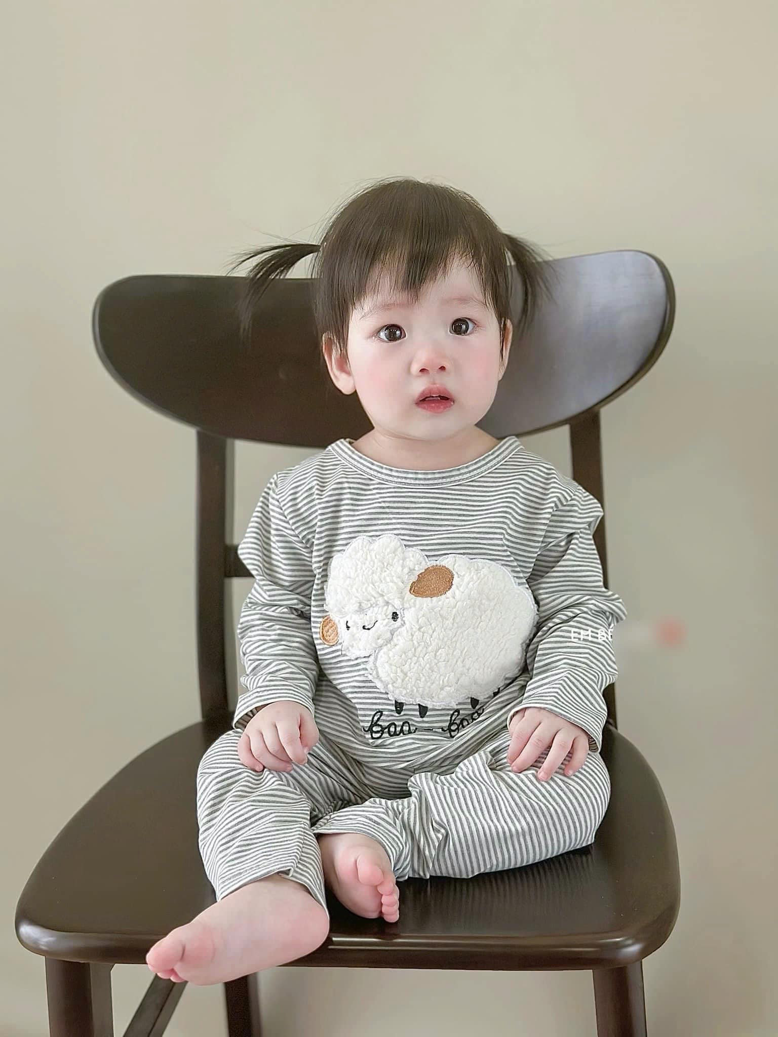 Mát trời em gom sét 2b cừu bông xù xinh quá trời quá đất HOT : SÉT 2 BỘ DÀI TAY CỪU BÔNG XÙ CHO BÉ TONE GHI
ONLY #179kkk/set 2b Cái màu trầm xinh cho