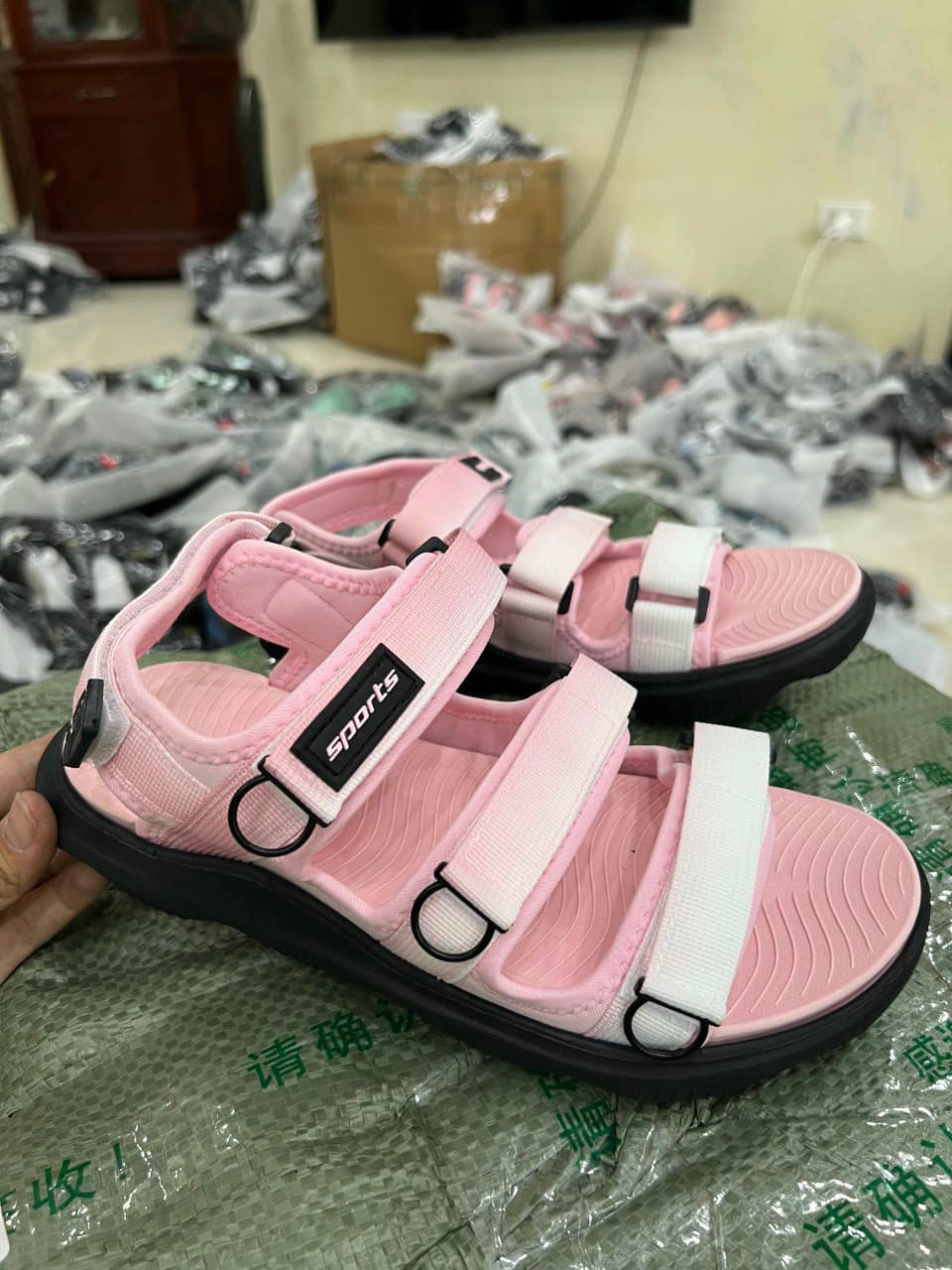 Sandals bé gái, mẹ bon chen được ạ
Size 30-31-32-33-35-36-37-38
#2xx