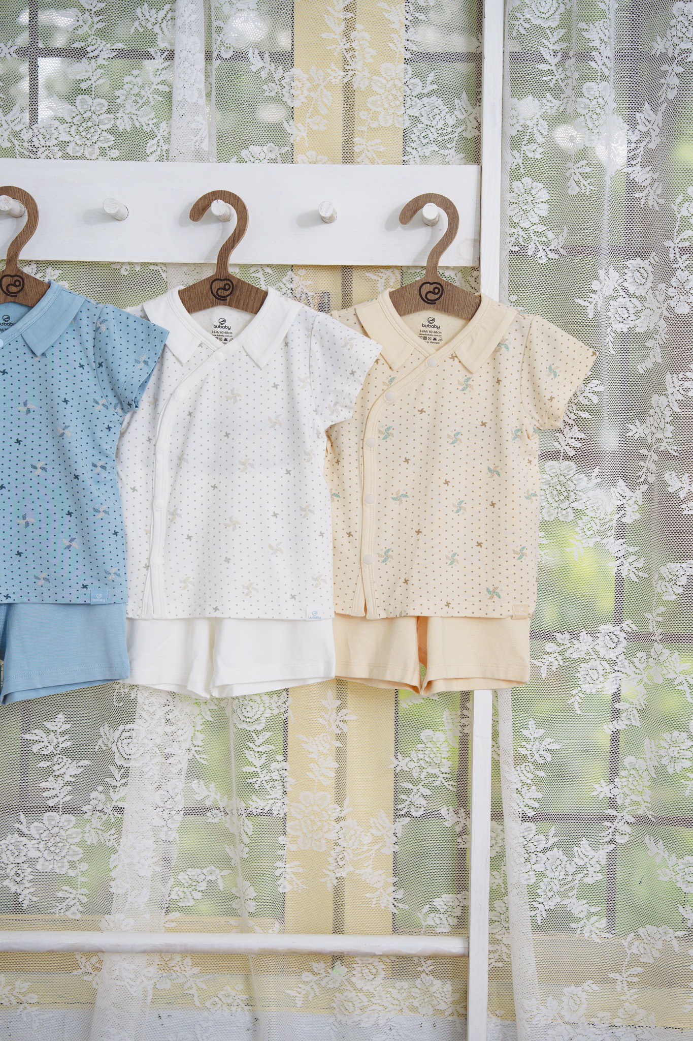 [🆕🇻🇳] Bonnii Kids – Ở đây có áo quần, giày dép, phụ kiện dành cho bé yêu của bạn 🧑‍🧒❤️️👶⭐️ Xinh chưa nè? Mẹ và bé tha hồ diện đồ đôi nhé
Size bé 90-150, mẹ size 160-170
Màu sắc có thể chênh lệch một chút do ánh sáng nhưng không đáng kể.
Hàng QCCC , shares-0✔️ , likes-4❤️️ , date-2024-08-28 17:45:32🇻🇳🇻🇳🇻🇳📰🆕