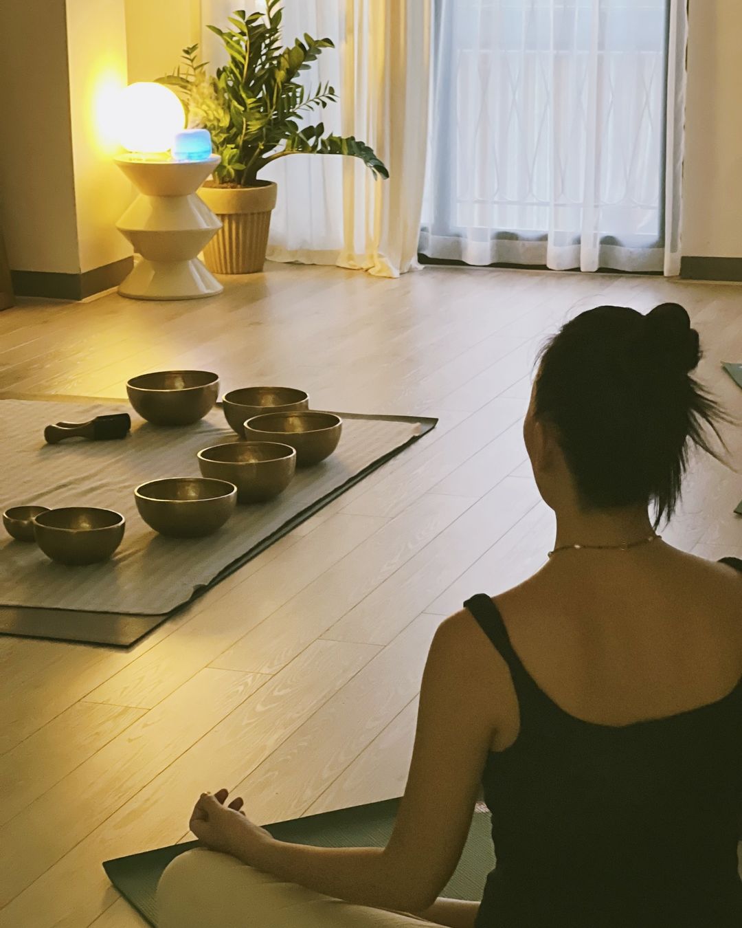 [🆕🇻🇳] Chị Đẹp Yoga 🧘 Top1Yoga 🤸🏻‍♀️ Phía trước là tương lai. Sau lưng là quá khứ..
 Chỉ có nơi ta đứng mới là hiện tại..
 Tương lai thì chưa biết. Quá khứ thì đã qua…
 Chỉ có hiện tại mới l , shares-0✔️ , likes-1❤️️ , date-2024-08-11 22:40:17🇻🇳🇻🇳🇻🇳📰🆕