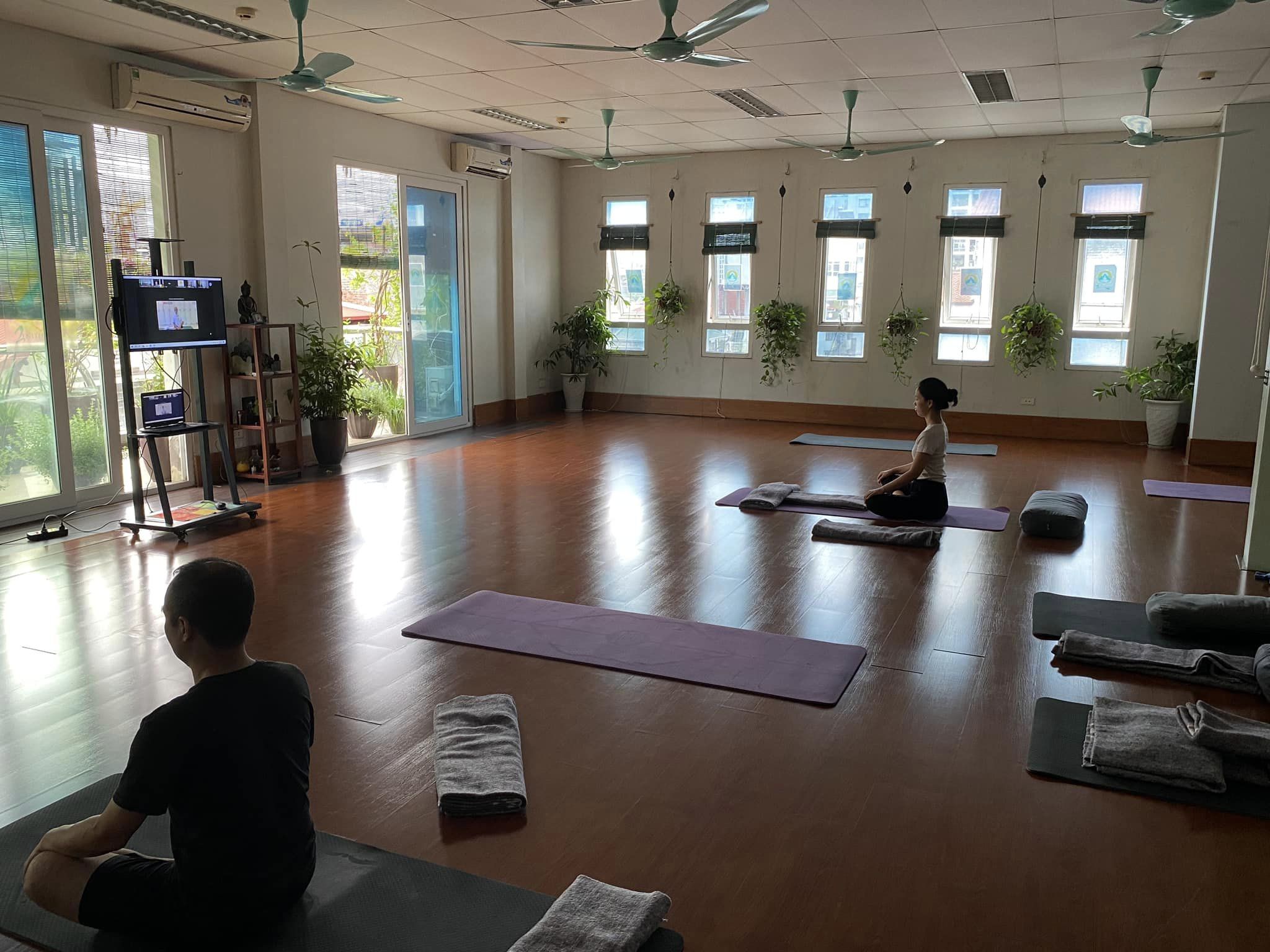 [🆕🇻🇳] Chị Đẹp Yoga 🧘 Top1Yoga 🤸🏻‍♀️ Phía trước là tương lai. Sau lưng là quá khứ..
 Chỉ có nơi ta đứng mới là hiện tại..
 Tương lai thì chưa biết. Quá khứ thì đã qua…
 Chỉ có hiện tại mới l , shares-0✔️ , likes-1❤️️ , date-2024-08-11 22:40:17🇻🇳🇻🇳🇻🇳📰🆕