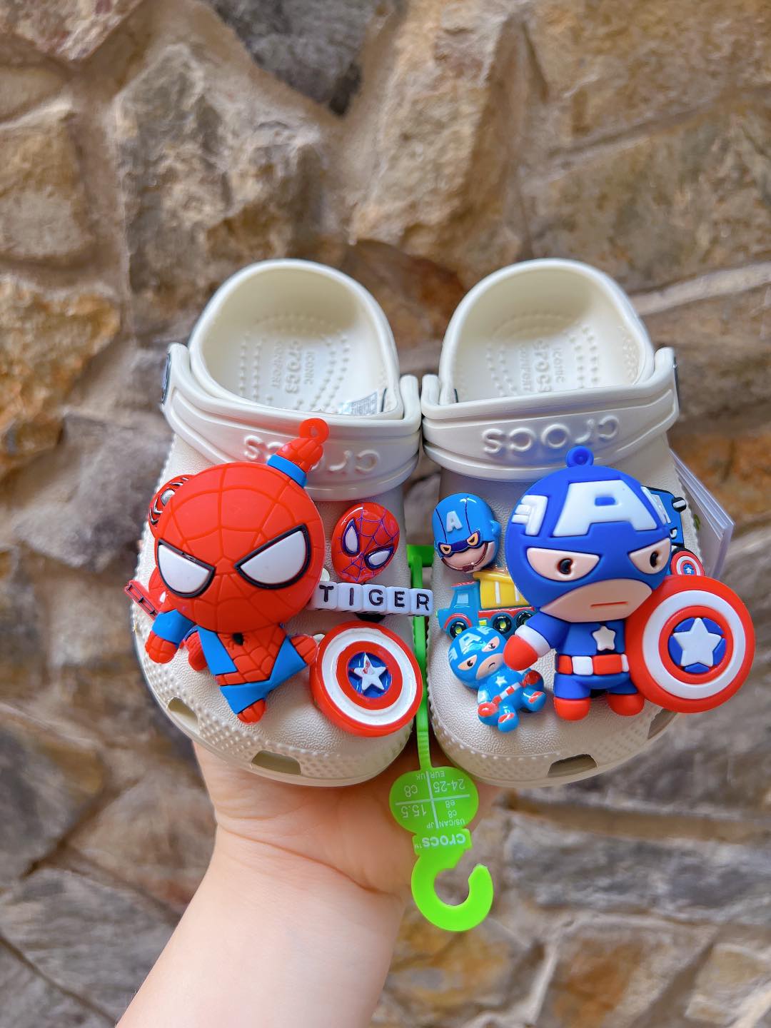 [🆕🇻🇳]  Aiko Kids – Thời Trang Cho Bé – Cửa hàng chuyên dép sục, giày lười và phụ kiện, charm gắn dép 🧑‍🧒❤️️👶⭐️  Cro,,cs Trẻ Em – Sản phẩm đang được săn đón nhiều nhất trong #mùa_hè này!

Hãy cùng nhà Aiko tìm hiểu về sản phẩm #SIÊU_HOT  này nhé!
 , shares-5✔️ , likes-100❤️️ , date-2024-08-24 02:26:21🇻🇳🇻🇳🇻🇳📰🆕