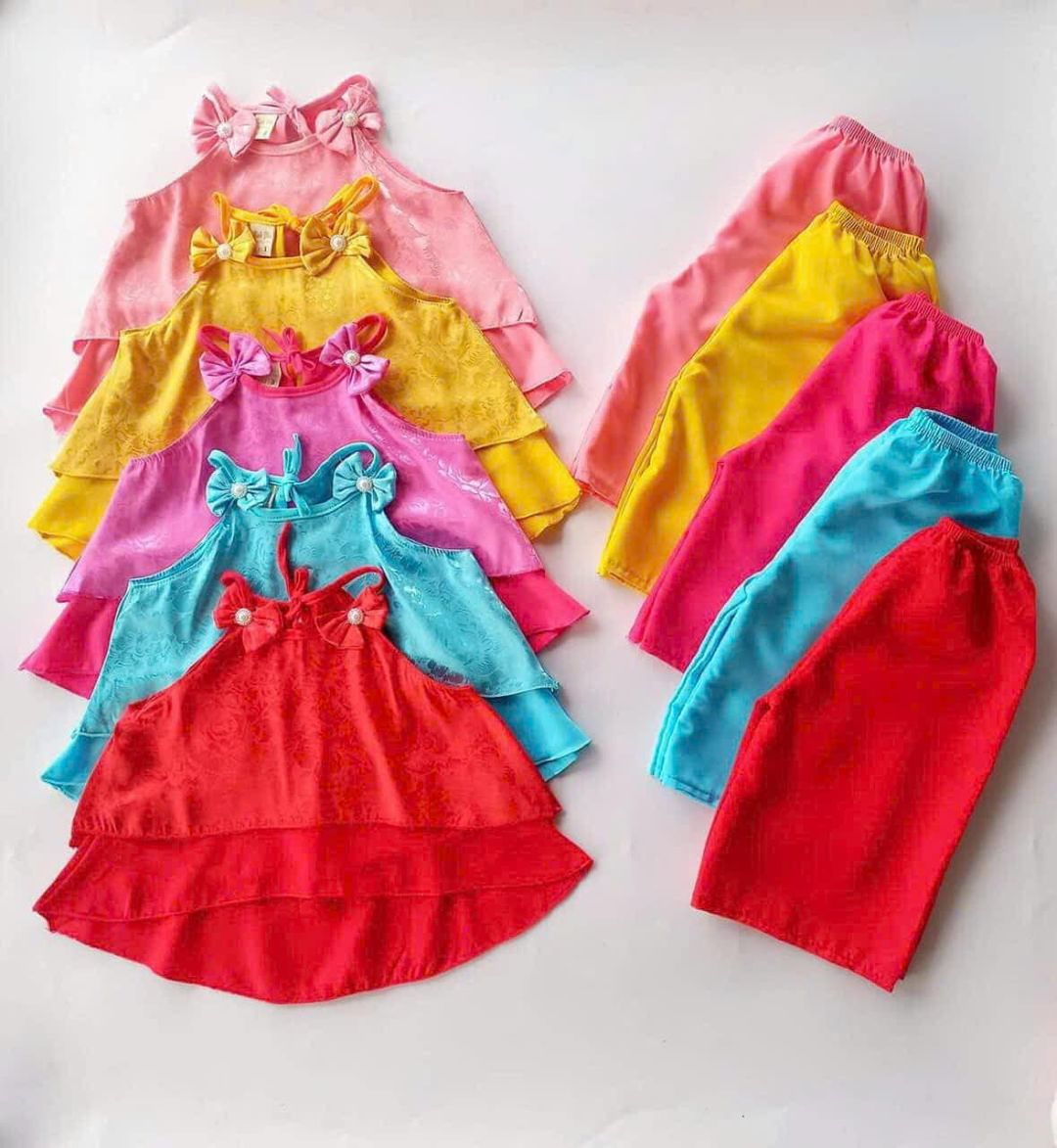 [🆕🇻🇳] Duy khang shop – Shop chuyên mua bán quần áo trẻ em giá rẻ 🧑‍🧒❤️️👶⭐️ Bộ dây kiểu yếm có đính nơ 
 Áo vãi gấm quần vãi lụa 
 Bé 8 đến 13 ký 
 3 bộ 100k
 , shares-0✔️ , likes-16❤️️ , date-2024-08-31 00:23:04🇻🇳🇻🇳🇻🇳📰🆕