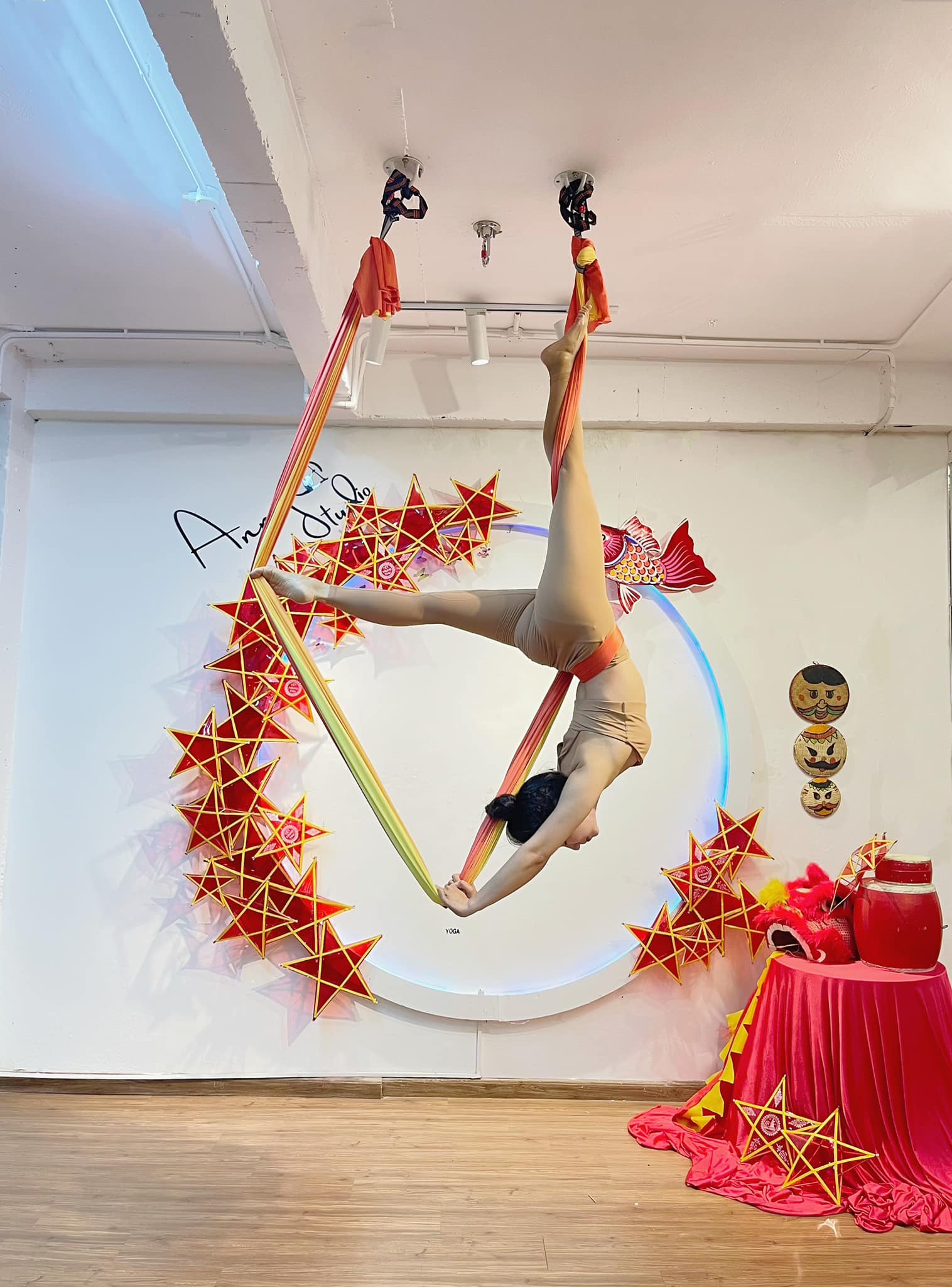 [🆕🇻🇳] HYMALAYA YOGA – “Đến là Thích” – Tập là Mê 🧘 Top1Yoga 🤸🏻‍♀️ Thuyền về đợi bến sông Trăng.Lững lờ gió lặng, mây giăng lối về. Cô gái tựa bóng trăng thề.Nghiêng vành nón trắng, say mê ánh chiều…. #hymalayayoga #yoga # , shares-0✔️ , likes-0❤️️ , date-2024-09-15 03:30:22🇻🇳🇻🇳🇻🇳📰🆕