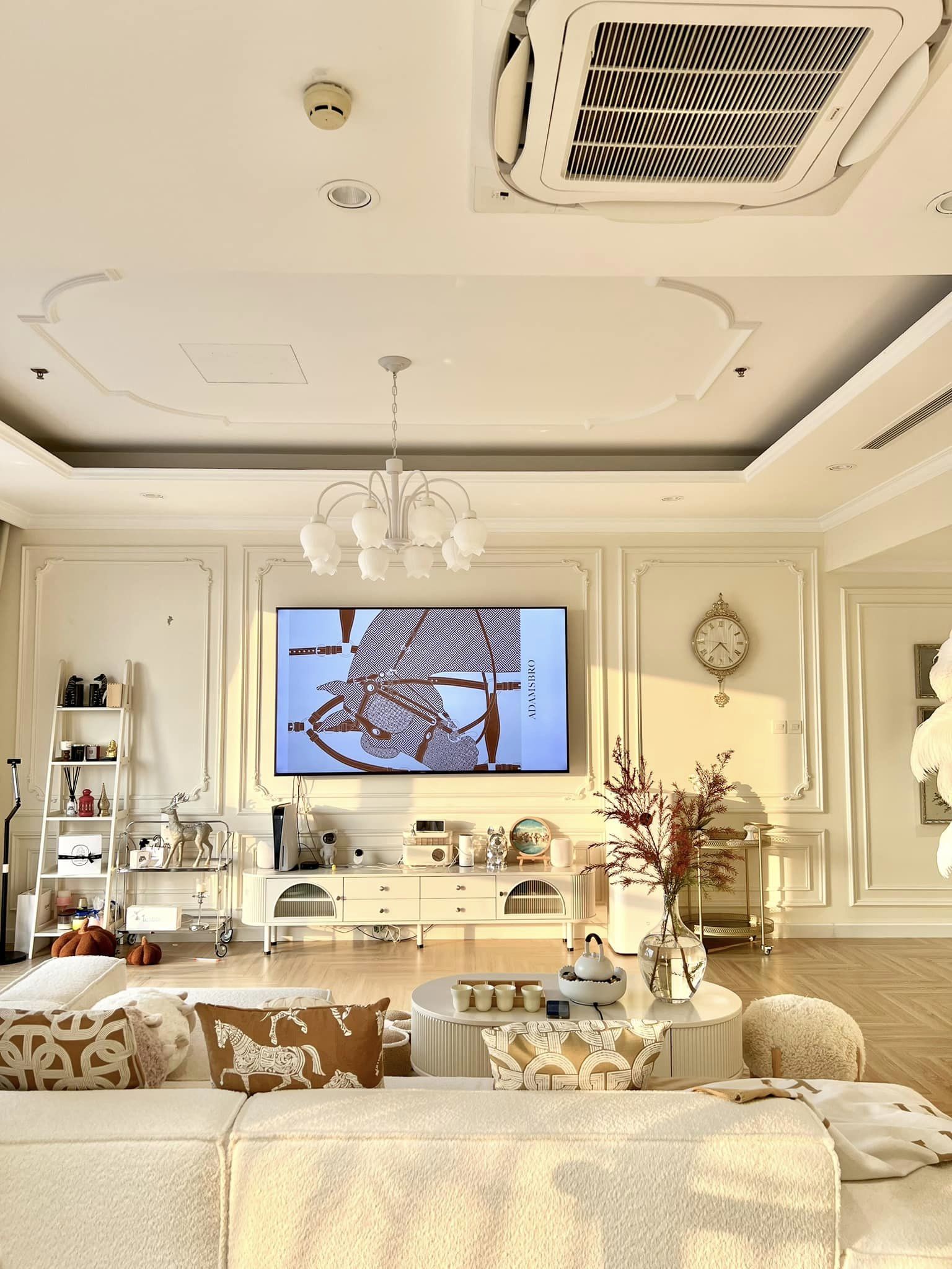 Nếu bạn không đuổi kịp mặt trời vào 5 giờ sáng, bạn có thể ngắm hoàng hôn vào lúc 5 giờ tối.Ý mình là, không ai có thể quay ngược trở lại quá khứ, nhưng ch