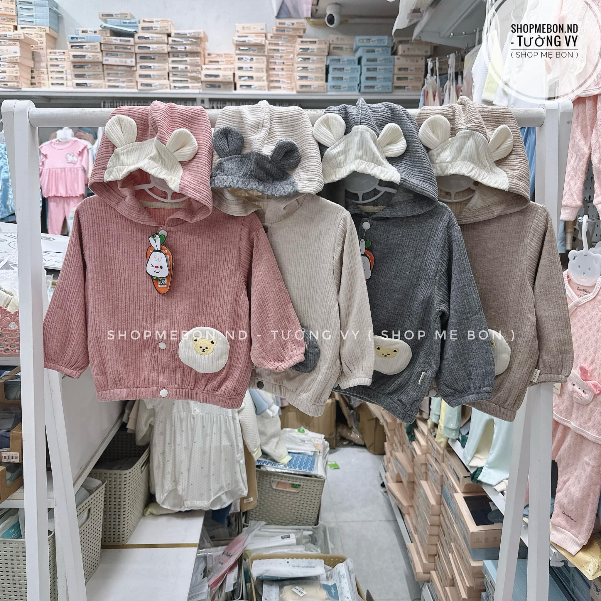 Khoác nỉ nhung #ualarogo 2x săn còn có 16x nè các bác ơi , vừa phải nhẹ nhàng khoác thời tiết bây giờ đó ạ
Size : 9m -> 4y
Shopee :
Tik tok :