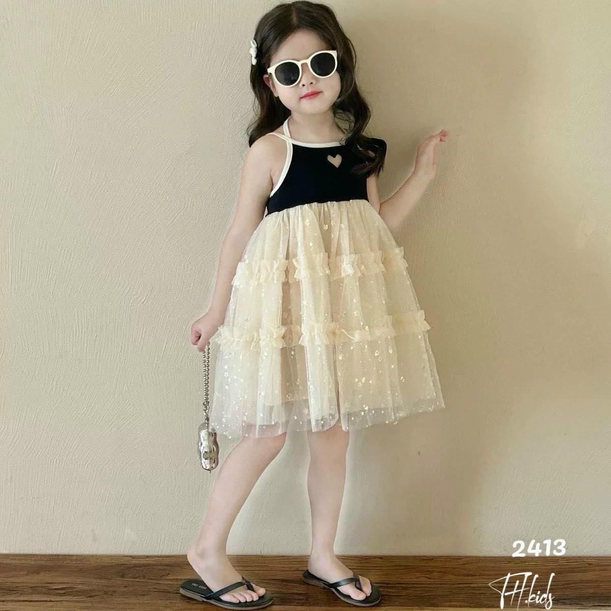 #Mùa_hè_váy_hai_dây_cho_bé
Size 90-130
Mùa hè đi biển các mẹ tìm nhiều váy xinh cho bé gái thì cứ qua shop em ngập tràn các mẫu váy đi biển, quần sooc á