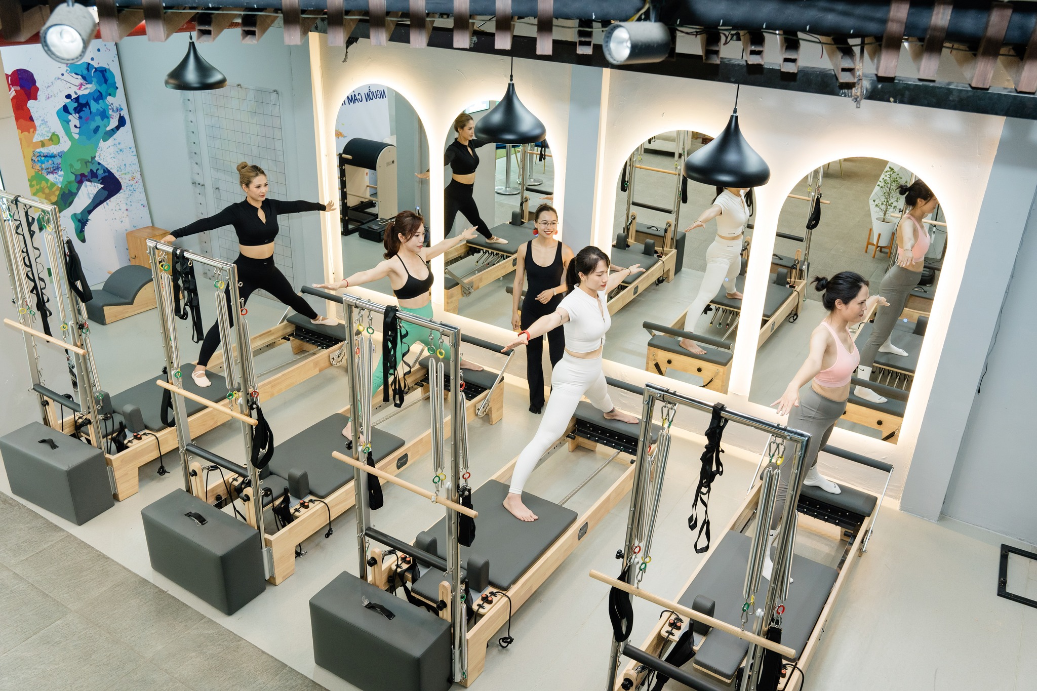 [🆕🇻🇳] Heros Fitness & Yoga 🧘 Top1Yoga 🤸🏻‍♀️ CÙNG TÌM HIỂU VỀ MÁY REFORMER

Máy Reformer là một thiết bị đặc trưng trong Pilates, được thiết kế bởi Joseph Pilates vào những năm 1920. Đây là một thiết  , shares-0✔️ , likes-3❤️️ , date-2024-09-24 03:00:27🇻🇳🇻🇳🇻🇳📰🆕