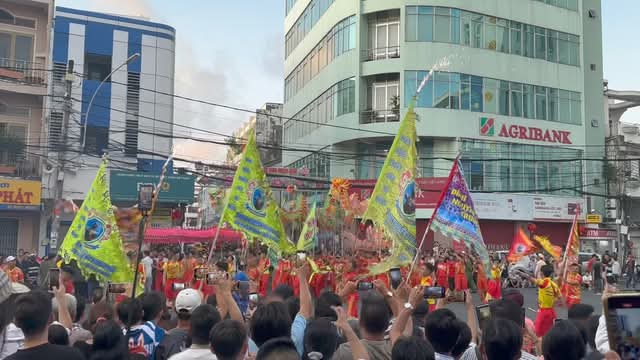[🆕🇻🇳] YOGA SHALA – Bậc thầy ẤN ĐỘ – Đẳng cấp YOGA 🧘 Top1Yoga 🧘 𝑯𝒐̣𝒄 𝒄𝒂́𝒄𝒉 𝒒𝒖𝒂̉𝒏 𝒍𝒚́ 𝒄𝒂̉𝒎 𝒙𝒖́𝒄 𝒄𝒖̉𝒂 𝒃𝒂̣𝒏 𝒕𝒖̛̀ 𝒚𝒐𝒈𝒂
Khi thực hành yoga, bạn học được cách lắng nghe cơ thể và cảm xúc của mình một cách tinh tế hơn. Những b , shares-0✔️ , likes-19❤️️ , date-2024-10-30 19:11:38🇻🇳🇻🇳🇻🇳📰🆕