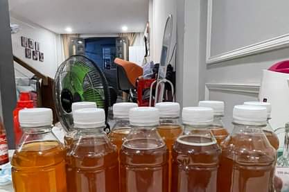 Có thể là hình ảnh về đồ uống