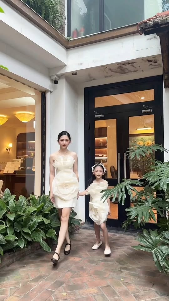 [???]  Tiệm Nhà Cây Chuyên sỉ lẻ quần áo cho bé hàng chất lượng tuyển chọn với giá cực ưu đãi  ?‍?❤️️?⭐️ Dọn kho cực hời ạ
 , shares-3✔️ , likes-137❤️️ , date-2024-11-01 03:59:28????????