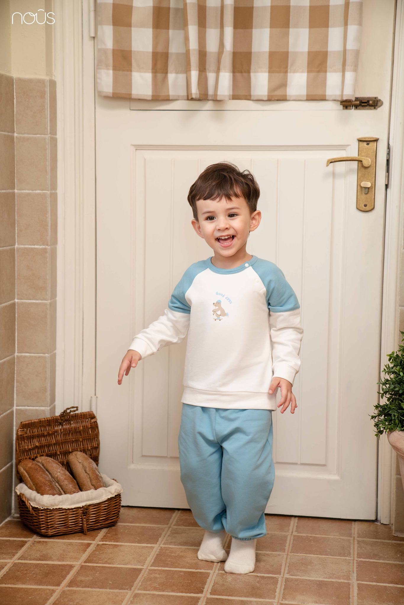 [🆕🇻🇳] ĐỒ BỘ BÉ GÁI – Chuyên quần áo bé gái 1 tuổi đến 5 tuổi 🧑‍🧒❤️️👶⭐️ Bà ba gấm tay dài quần dài 9 đến 13 14kg
 Giá 5 bộ 195k
 Hàng y ảnh khách nhận hàng kiểm tra
 , shares-5✔️ , likes-49❤️️ , date-2024-11-11 02:52:50🇻🇳🇻🇳🇻🇳📰🆕