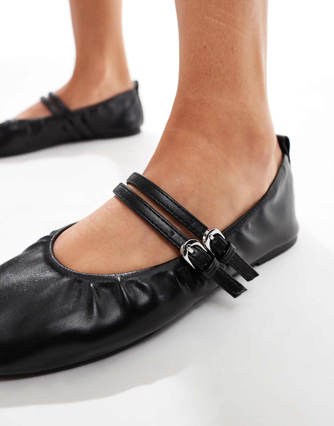 Chụp xấu nhưng nó mềm lắm ạ
Size : 38-39. Chỉ #250k