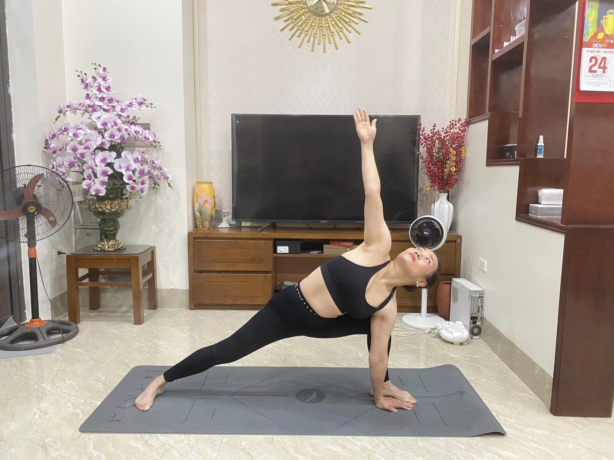 [???] Tiến Lực YoGa  (Phạm Tiến Lực) ? Top1Yoga ??‍♀️  Buổi đầu tiên của chị học viên mới tinh về Yoga 

#TienLucYoga
#YogaOnline #YogaOffline
#YogaDamme #TapluyenYogatainha #YeuYoga
 , shares-0✔️ , likes-55❤️️ , date-2024-11-26 04:00:12????????