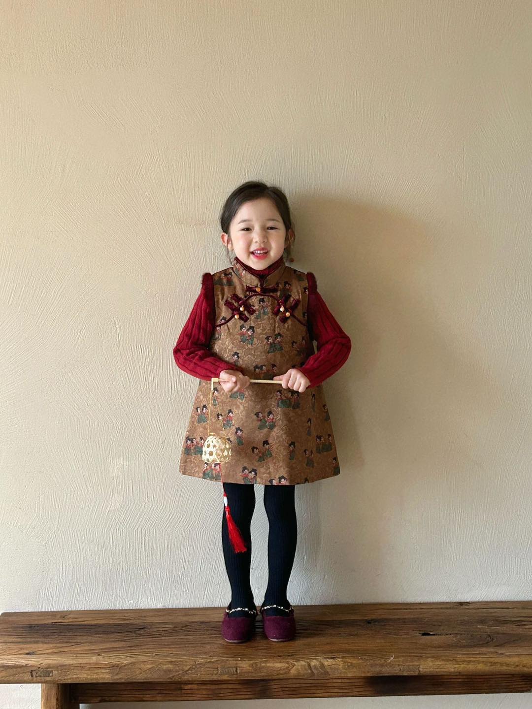 [🆕🇻🇳] Nhà Em Bé – Của hàng quần áo trẻ em 🧑‍🧒❤️️👶⭐️ Hàng sẵn giao ngay   
𝐁𝐎̣̂ 𝐏𝐇𝐎̂𝐍𝐆 𝐈𝐍 𝐇𝐈̀𝐍𝐇 𝐎̂ 𝐓𝐎̂ 𝐂𝐔̛̣𝐂 𝐒𝐀̀𝐍𝐇 Đ𝐈𝐄̣̂𝐔    
 
 Size: 80-140 (8-29kg)   

  Chất liệu: Áo coton dày dặn, thoáng mát, thấm hút m , shares-0✔️ , likes-0❤️️ , date-2024-08-20 20:34:16🇻🇳🇻🇳🇻🇳📰🆕