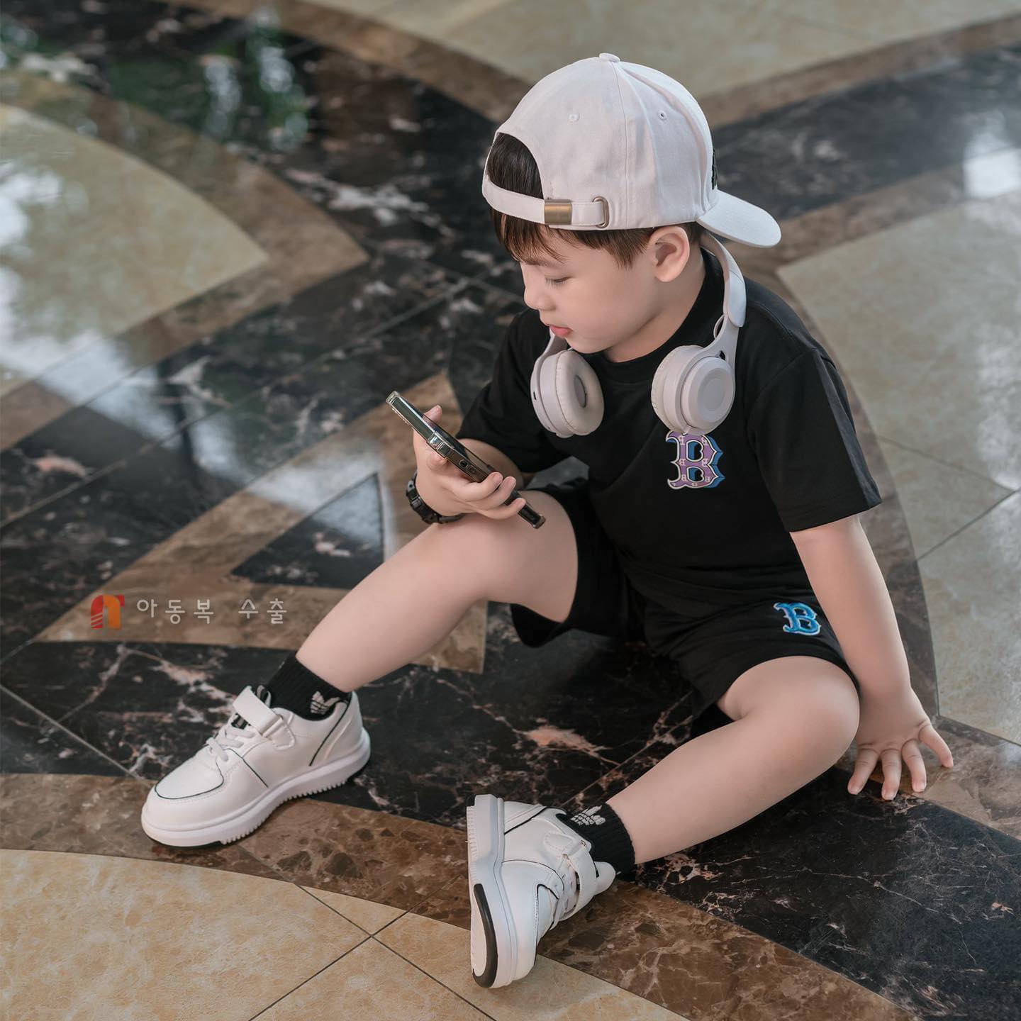 [???]  Ngocmiiukids.vn – Ngọc Miiu – Tram Hi Xin Chao JJKIDS Fashion ?‍?❤️️?⭐️ Cập nhật lẻ size các bác ơi
E còn duy nhất 2 sz; 120(18-21kg) -150(31-38kg) ạ 

_________________________________
N G Ọ C  M I I U – T R A M  H I  X I N  C , shares-0✔️ , likes-0❤️️ , date-2024-11-30 19:22:38????????