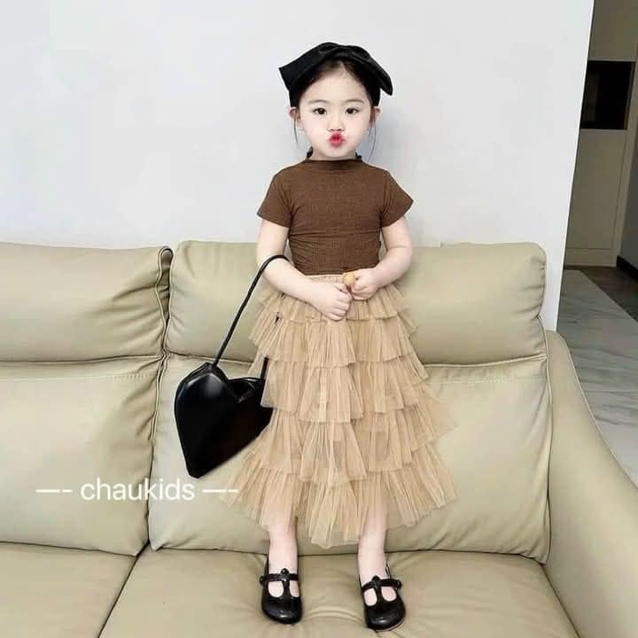 [???]  HTB STORE Chuyên Thời Trang Trẻ Em  ?‍?❤️️?⭐️  mã váy siêu xinh cho bé gái 
#185k
 áo tăm khoét lưng điệu đà phối chân váy voan tầng mặc lên chuẩn nàng thơ luôn nhé 
Màu nâu Tây siêu cưng ạ 
 ri 10 10- , shares-0✔️ , likes-0❤️️ , date-2024-11-29 13:19:52????????