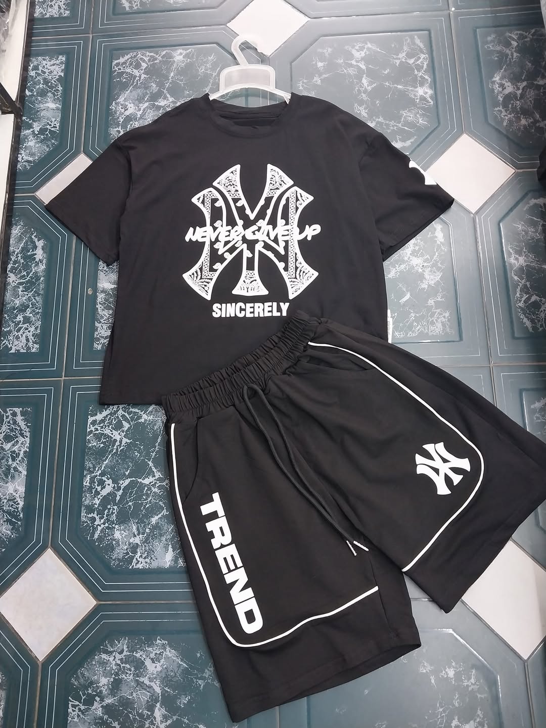 [🆕🇻🇳] FENDI Kids – Chuyên Quần Áo Thiết Kế VNXK, TQXK Cho Bé Yêu 🧑‍🧒❤️️👶⭐️ Xanh lá xin anh đừng xa lánh 
– SET ADIDAS CELTIC bản giới hạn cho bé phối màu cực sang sịn 
– Chất nỉ chân cua chính phẩm dầy dặn ấm áp
– size 10-35kg
Sho , shares-0✔️ , likes-7❤️️ , date-2024-09-16 04:49:35🇻🇳🇻🇳🇻🇳📰🆕