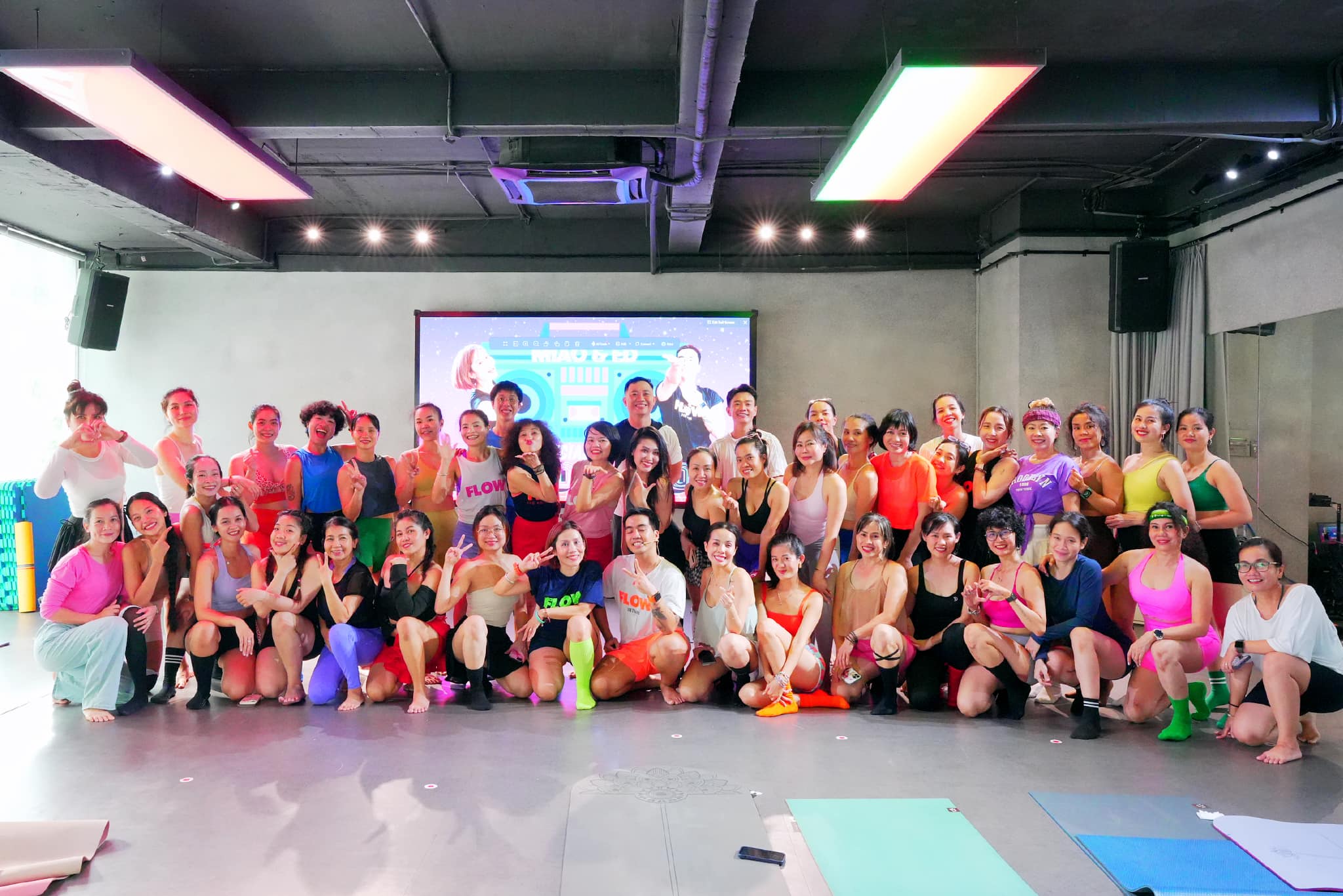 [???] Ed Yoga & Dance ? Top1Yoga ??‍♀️ Nhìn lại lớp INSIDE FLOW ngày hôm qua với nhiều cảm xúc khác nhau

Cảm ơn mọi người rất rất nhiều từ khắp nơi đã đến tham gia cùng cô Miao và thầy Thịnh 

 , shares-0✔️ , likes-13❤️️ , date-2024-09-09 02:18:21????????