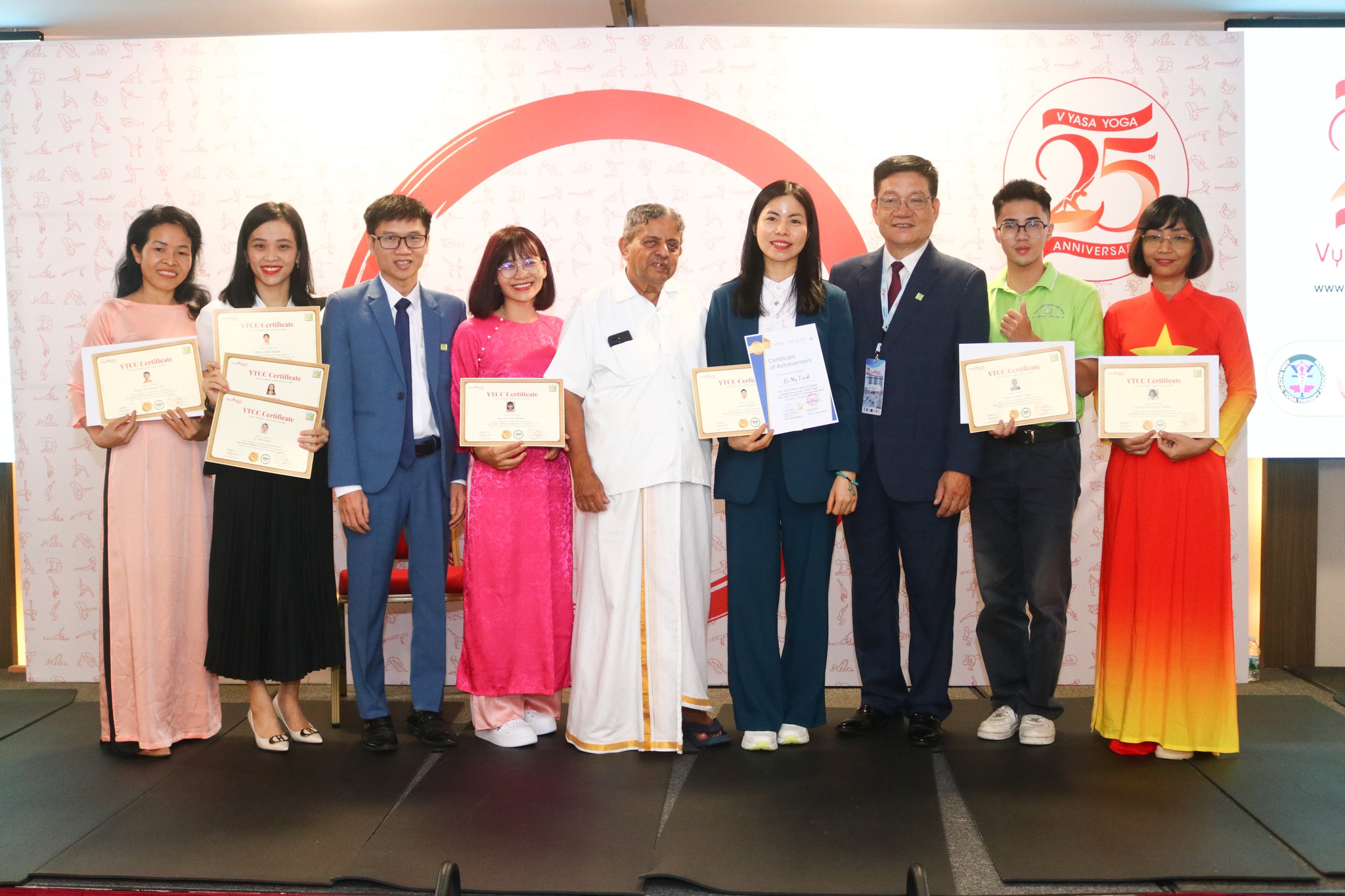 [🆕🇻🇳] Minh Tâm Yoga – Chia sẽ kinh nghiệm – Truyền cảm hướng yoga 🧘 Top1Yoga 🤸🏻‍♀️ Nhà e Bán 99k
 , shares-0✔️ , likes-2❤️️ , date-2024-11-03 15:53:32🇻🇳🇻🇳🇻🇳📰🆕