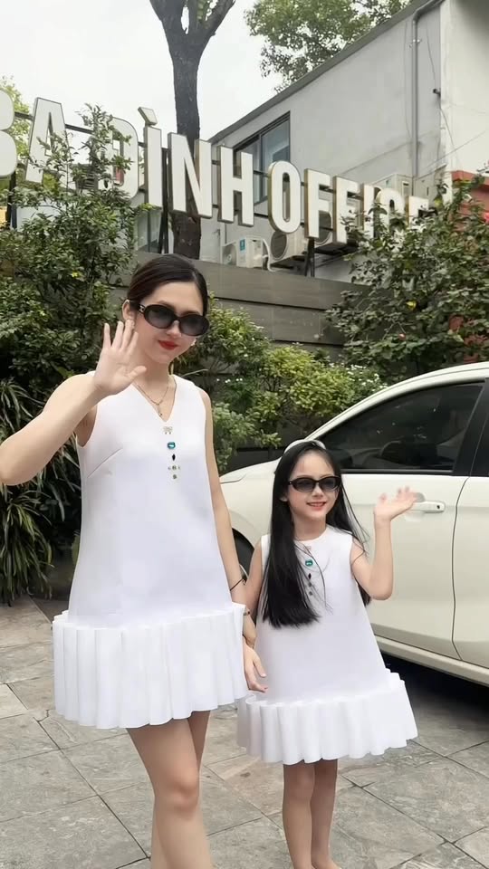 [???]  Tiệm Nhà Cây Chuyên sỉ lẻ quần áo cho bé hàng chất lượng tuyển chọn với giá cực ưu đãi  ?‍?❤️️?⭐️ Đông về các mẹ ưi, nhiều hàng mới về cực hời ạ
 , shares-6✔️ , likes-261❤️️ , date-2024-10-29 03:48:37????????