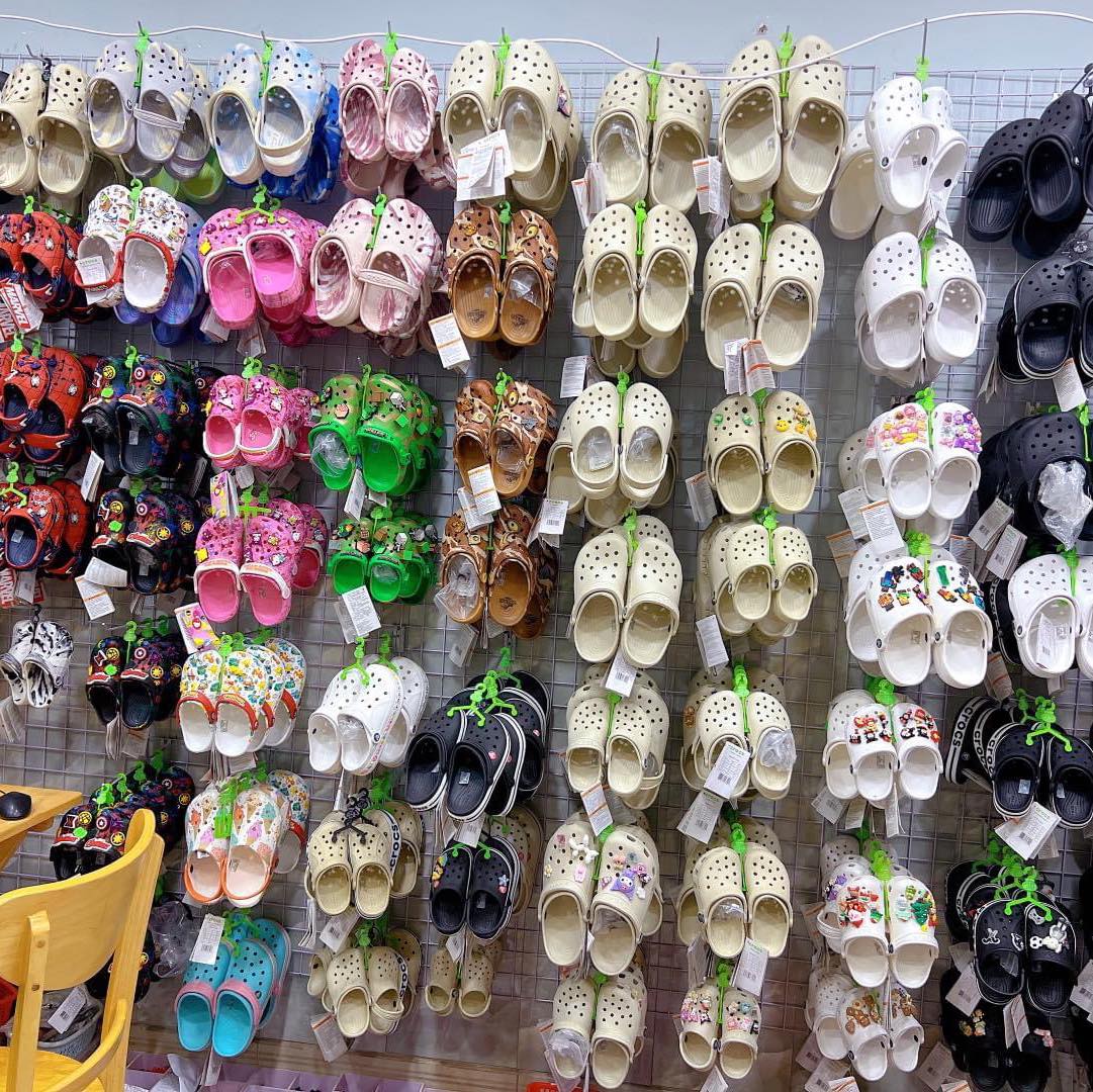 [🆕🇻🇳]  Aiko Kids – Thời Trang Cho Bé – Cửa hàng chuyên dép sục, giày lười và phụ kiện, charm gắn dép 🧑‍🧒❤️️👶⭐️  Xanh xanh, tím tím, hồng hồng
Sao bạn chưa ghé một vòng xem sao.

 Flexing cá tính của mình bằng màu sắc ưa thích cho cả thế giới này biết quá đơn giản bằ , shares-1✔️ , likes-47❤️️ , date-2024-11-06 15:34:37🇻🇳🇻🇳🇻🇳📰🆕