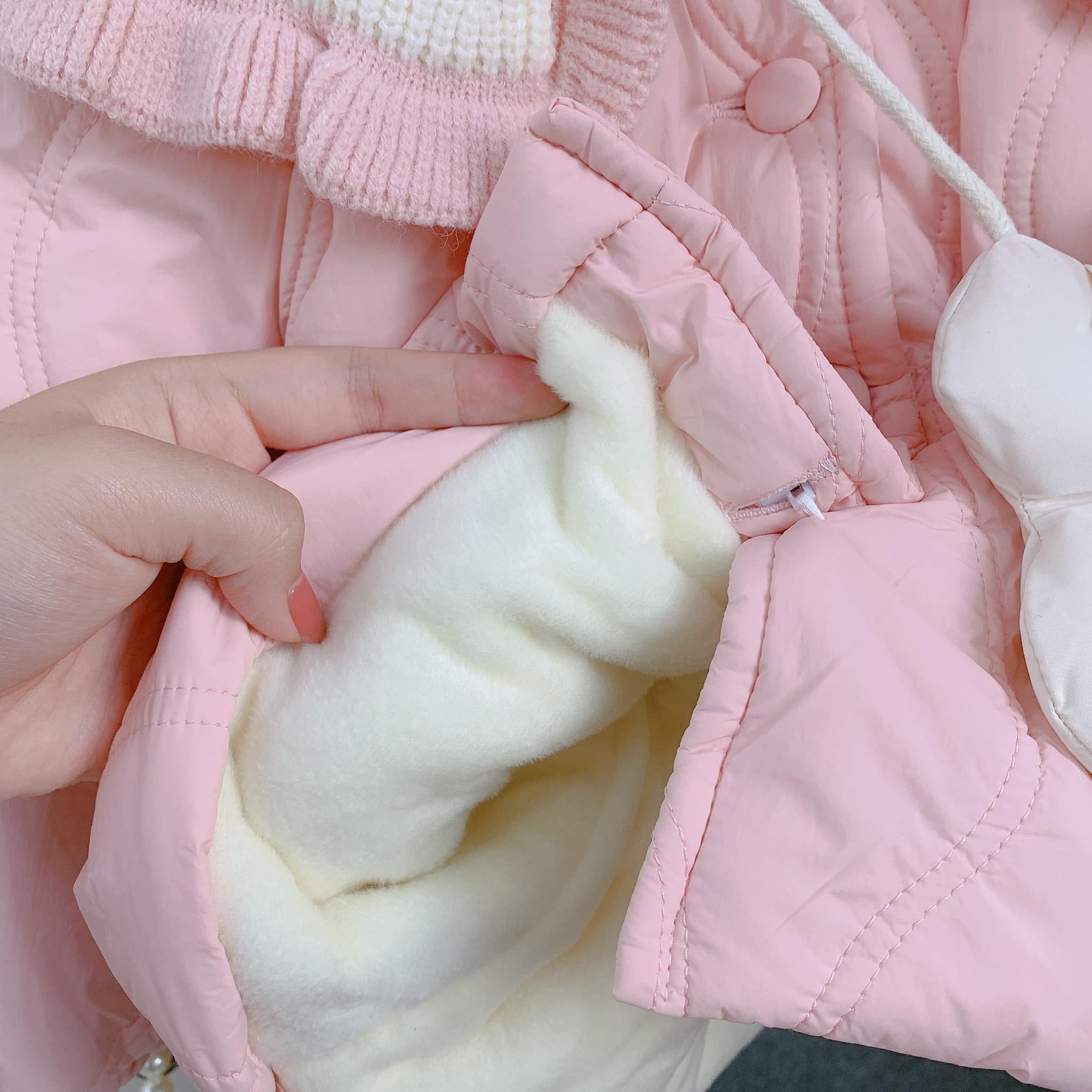 [🆕🇻🇳] Nấm Kids Store – Thời trang trẻ em cao cấp 🧑‍🧒❤️️👶⭐️  Chỉ từ 99K – Áo khoác phao hoa dáng váy tặng kèm túi hoa siêu xinh cho bé gái! 

 Thiết kế dễ thương: Áo dáng váy với họa tiết hoa, tặng kèm túi hoa đáng  , shares-0✔️ , likes-0❤️️ , date-2024-11-16 01:56:22🇻🇳🇻🇳🇻🇳📰🆕