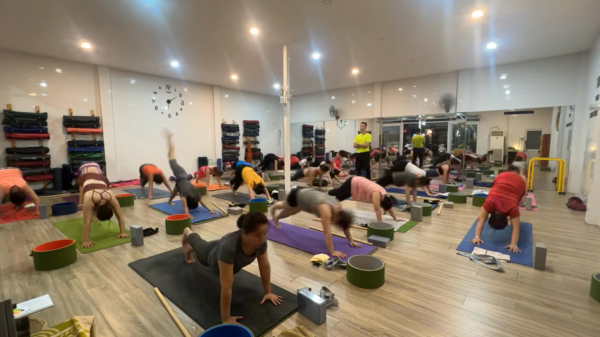 [🆕🇻🇳] 180 YOGA – Yoga cho người mới bắt đầu 🧘 Top1Yoga 🧘  Bạn có thể làm gì để xây dựng hòa bình thế giới? Hãy về nhà và yêu thương gia đình của mình.

 Các lớp vẫn liên tục chiêu sinh ạ 

———————– , shares-0✔️ , likes-6❤️️ , date-2024-11-18 18:03:18🇻🇳🇻🇳🇻🇳📰🆕