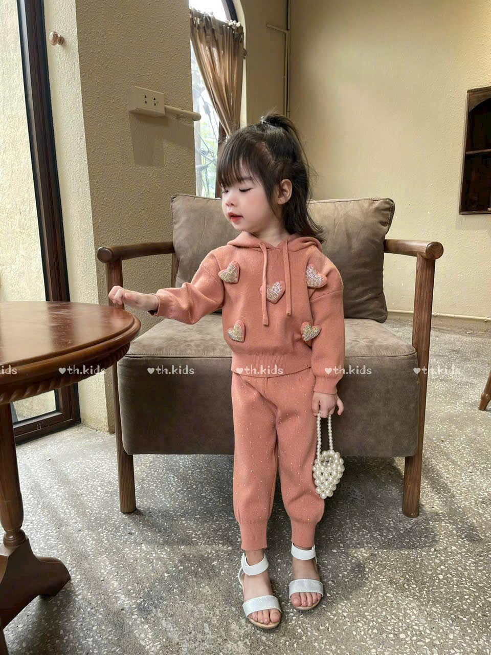 [🆕🇻🇳] ĐỒ BỘ BÉ GÁI – Chuyên quần áo bé gái 1 tuổi đến 5 tuổi 🧑‍🧒❤️️👶⭐️ Thun lạnh vải mềm mát, size 8 đến 14 15kg
Giá 5 bộ 175k miễn ship
Đồ đẹp y ảnh khách nhận hàng kiểm tra ạ
 , shares-4✔️ , likes-83❤️️ , date-2024-11-30 22:40:51🇻🇳🇻🇳🇻🇳📰🆕