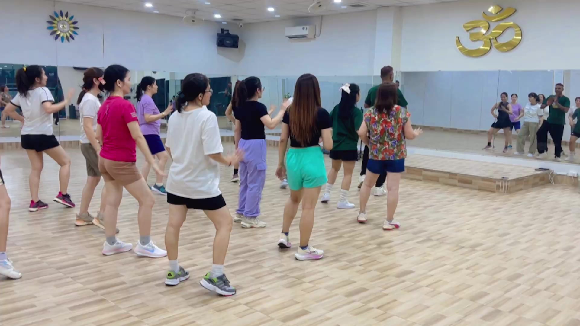 [🆕🇻🇳] Yoga Thực Dưỡng 🧘 Top1Yoga 🤸🏻‍♀️  Kiên Trì Tập Yoga – Đầu Tư Sức Khỏe Vàng 
 Bạn nhận được gì khi kiên trì tập yoga?
*  Cơ thể khỏe mạnh: Cải thiện sự dẻo dai, tăng sức bền và giảm đau nhứ , shares-0✔️ , likes-1❤️️ , date-2024-12-04 15:22:36🇻🇳🇻🇳🇻🇳📰🆕