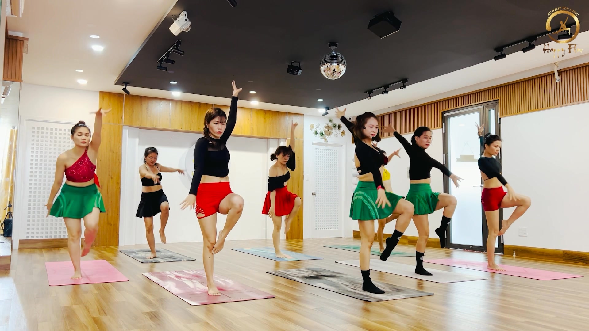 [🆕🇻🇳] Ula Lan Trần (Ula Namaste Yoga) – Hệ Thống Trung Tâm Đào Tạo Ula namaste Yoga 🧘 Top1Yoga 🤸🏻‍♀️ Không khí Giáng Sinh đã về đến nhà ULA rồi 
 , shares-0✔️ , likes-2❤️️ , date-2024-12-08 22:18:34🇻🇳🇻🇳🇻🇳📰🆕