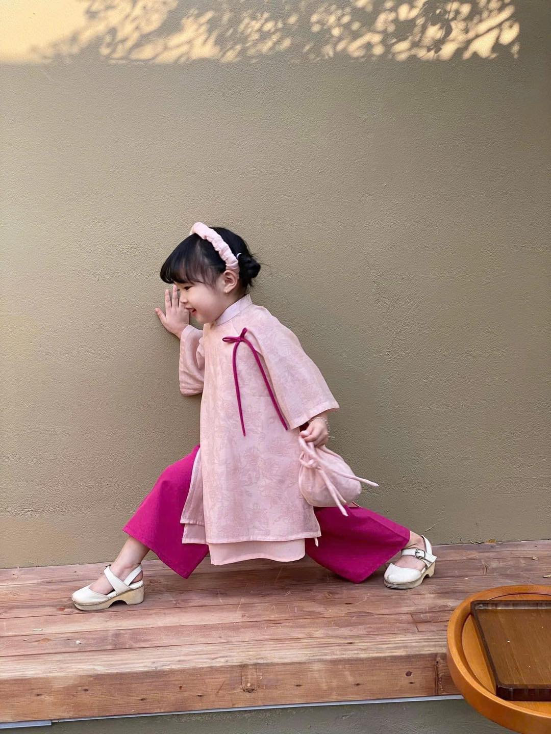 [🆕🇻🇳]  Melon House Chuyên quần áo xuất dư chất xịn, mịn 🧑‍🧒❤️️👶⭐️ Không rõ hàng nhà em rẻ quá nên khách tưởng vải xấu hay sao mà nhiều khách cứ hỏi giá xong là thôi ạ . Em bán lấy tương tác là chính, chị nào mua hàng của  , shares-0✔️ , likes-14❤️️ , date-2024-12-09 19:24:58🇻🇳🇻🇳🇻🇳📰🆕