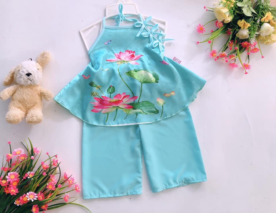[🆕🇻🇳] Duy khang shop – Shop chuyên mua bán quần áo trẻ em giá rẻ 🧑‍🧒❤️️👶⭐️ Bộ yếm gấm hoa sen
Bé 8 đến 13 ký 
35k 1 bộ
 , shares-1✔️ , likes-13❤️️ , date-2024-12-10 02:50:51🇻🇳🇻🇳🇻🇳📰🆕
