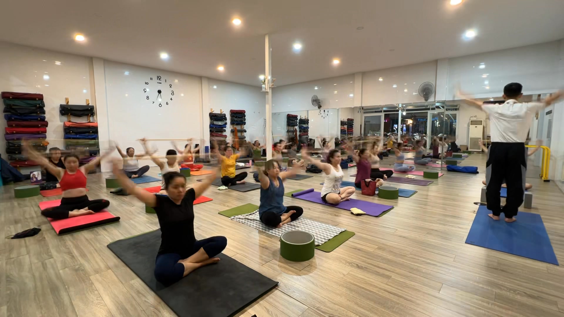 [🆕🇻🇳] Vyoga World By Master Vishwa – Hệ thống phòng tập Yoga Ấn Độ 🧘 Top1Yoga 🧘 Rất nhiều quà tặng hấp dẫn có giá trị dành tặng cho quý hội viên khi đăng ký gói tập mới trong tháng 12 này. Hãy nhanh chóng liên hệ với tư vấn viên của ch , shares-0✔️ , likes-21❤️️ , date-2024-12-13 17:30:11🇻🇳🇻🇳🇻🇳📰🆕