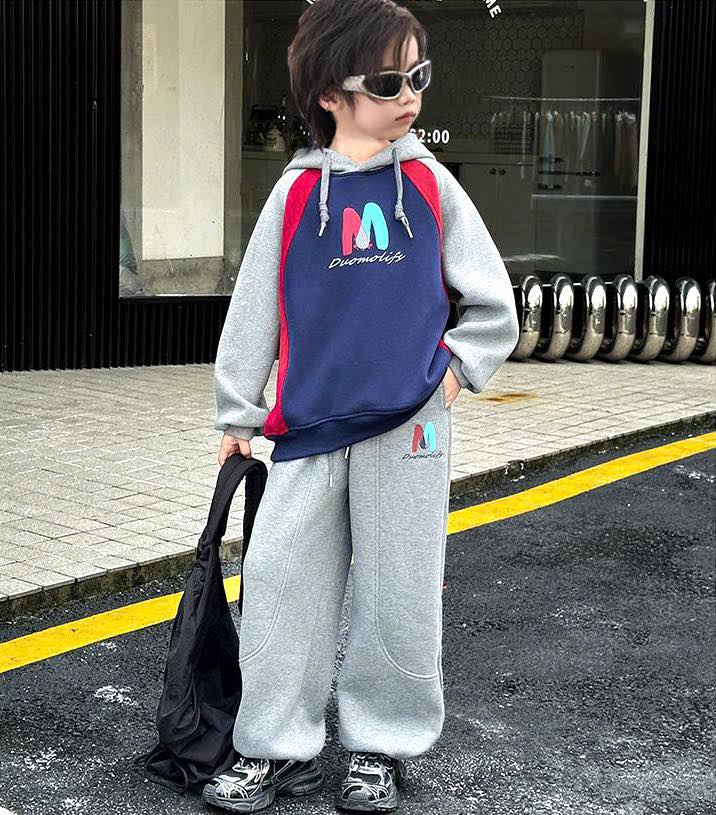 [🆕🇻🇳]  Hoài Thu Lâm Kids  chuyên quần áo trẻ em phong cách Hàn Quốc, từ 2-13 tuổi 🧑‍🧒❤️️👶⭐️ Menu xinh xắn tại LIVE 12h trưa nay (thứ 5) 19/12 ạ 

Các bác zô cùng em, BST New cuối cùng của mùa đông năm nayy rồi ạ ! 
 , shares-0✔️ , likes-34❤️️ , date-2024-12-19 14:21:11🇻🇳🇻🇳🇻🇳📰🆕