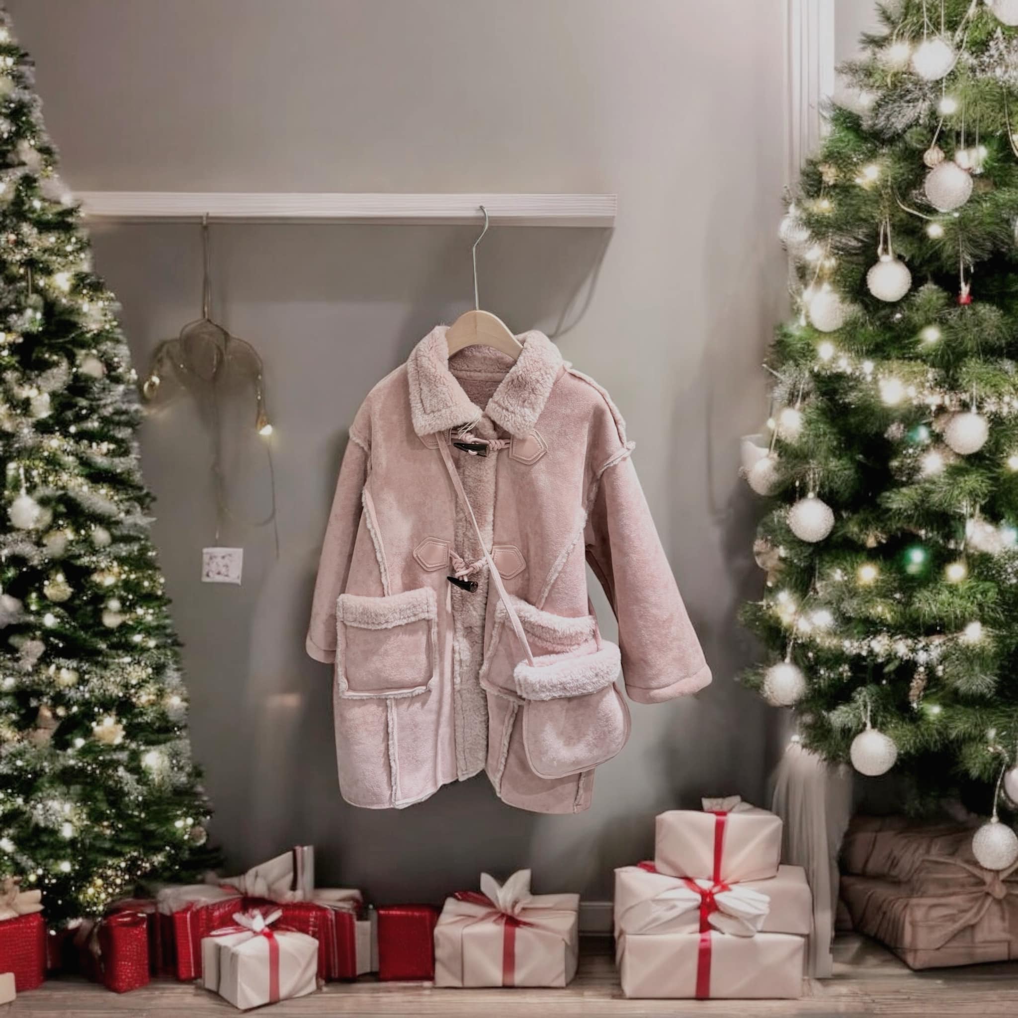 [🆕🇻🇳] Mon Mon kids – Sỉ lẻ quần áo trẻ em 😎❤️️⭐️ Feedback siêu đáng yêu cho áo khoác xinh nhà Mon
Bé lớn hay bé nhỏ mặc đều đẹp, chất mềm ơi là mềm, bên trong có lót nỉ nhung dày ấm lắm ạ
Shop sẵn 2 màu s , shares-1✔️ , likes-5❤️️ , date-2024-12-13 15:30:59🇻🇳🇻🇳🇻🇳📰🆕