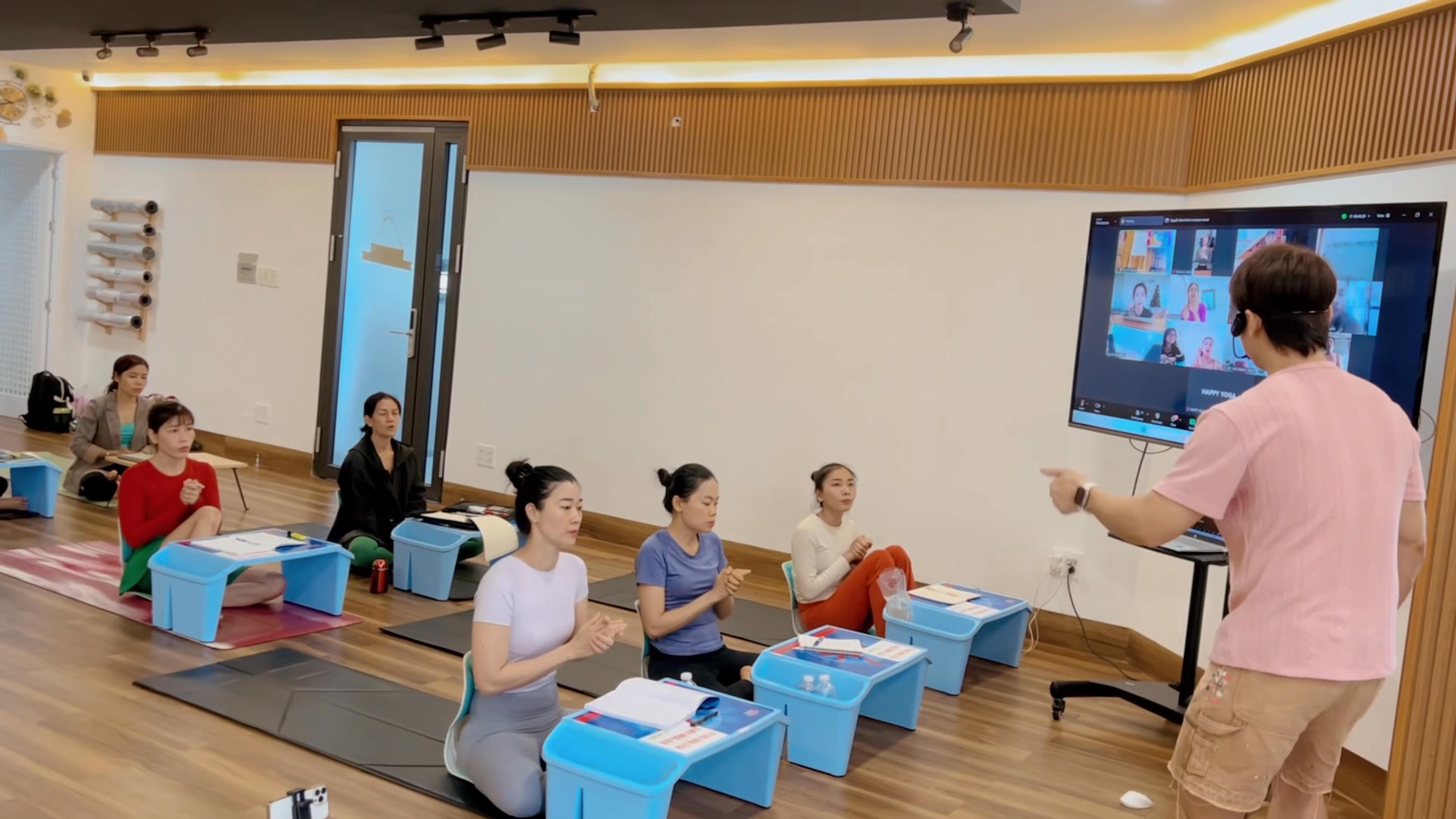 [🆕🇻🇳] Happy Yoga – Trường đào tạo chánh thống giáo viên giảng dạy Happy Flow 🧘 Top1Yoga 🤸🏻‍♀️ Khi bạn tiếp cận phương pháp cảm nhận beat nhạc một cách bài bản và đúng đắn, bạn sẽ dần phá tan bức tường ngăn cách giữa âm nhạc và trái tim. 
——————————— , shares-0✔️ , likes-45❤️️ , date-2024-12-18 14:46:47🇻🇳🇻🇳🇻🇳📰🆕