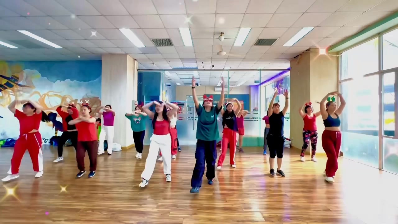 [🆕🇻🇳] FunFit Fitness & Yoga Center 🧘 Top1Yoga 🤸🏻‍♀️ Mary merry Christmas 2024 
             With beautiful girl FunFit Fitness & Yoga Center

#christmas2024 #zumba #dance
 , shares-0✔️ , likes-0❤️️ , date-2024-12-18 03:22:06🇻🇳🇻🇳🇻🇳📰🆕