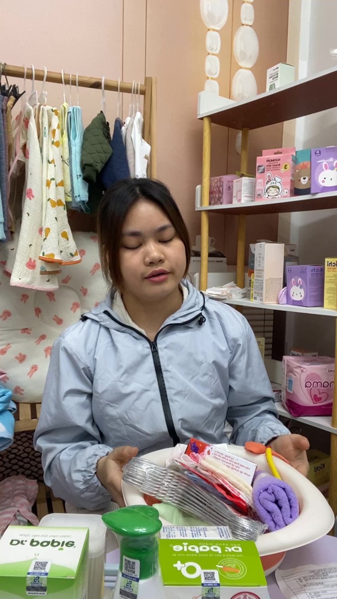 [???]  Bé Xinh Shop – Trang Phục Đẹp Cho Bé Yêu Của Bạn  ?‍?❤️️?⭐️  ĐÔNG THẬT ẤM, TẾT THẬT XINH

 HÀNG SIZE ĐẠI, CHUẨN MẪU.

 ƯU ĐÃI TỪ 1 SẢN PHẨM.

 TƯ VẤN NHANH, GỬI HÀNG SIÊU TỐC.

 NHẬN HÀNG KIỂM TRA, ƯNG MỚI THANH TOÁ , shares-1✔️ , likes-75❤️️ , date-2024-12-17 22:33:03????????