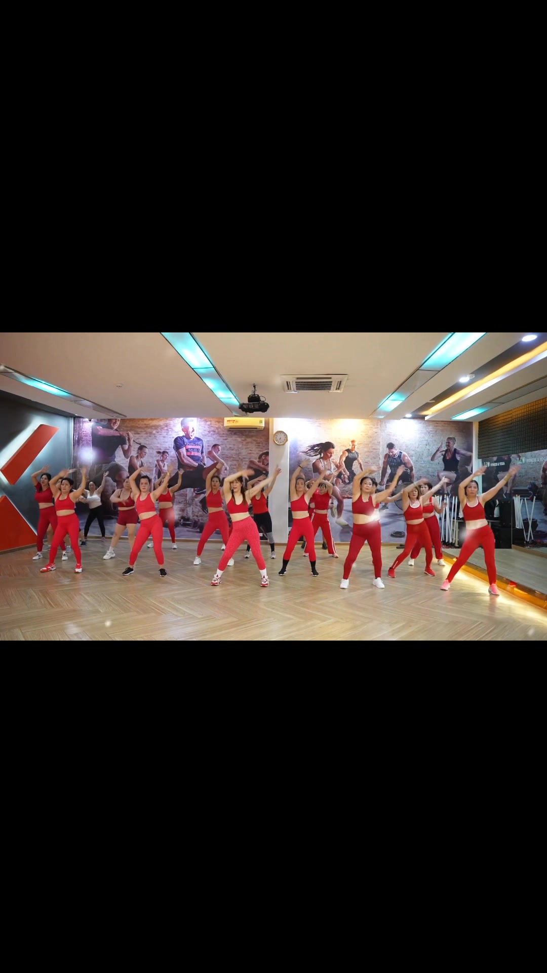 [???] Lio Fitness & Yoga – Your Health Is Our Success   ? Top1Yoga ??‍♀️ Cùng Lio Fitness & Yoga hòa mình vào không khí Giáng Sinh sôi động nhé! #Liofitnessyoga #phonggymquan8 #tapgym #yoga #boxing #dance #aerobic
 , shares-0✔️ , likes-8❤️️ , date-2024-12-25 02:07:54????????